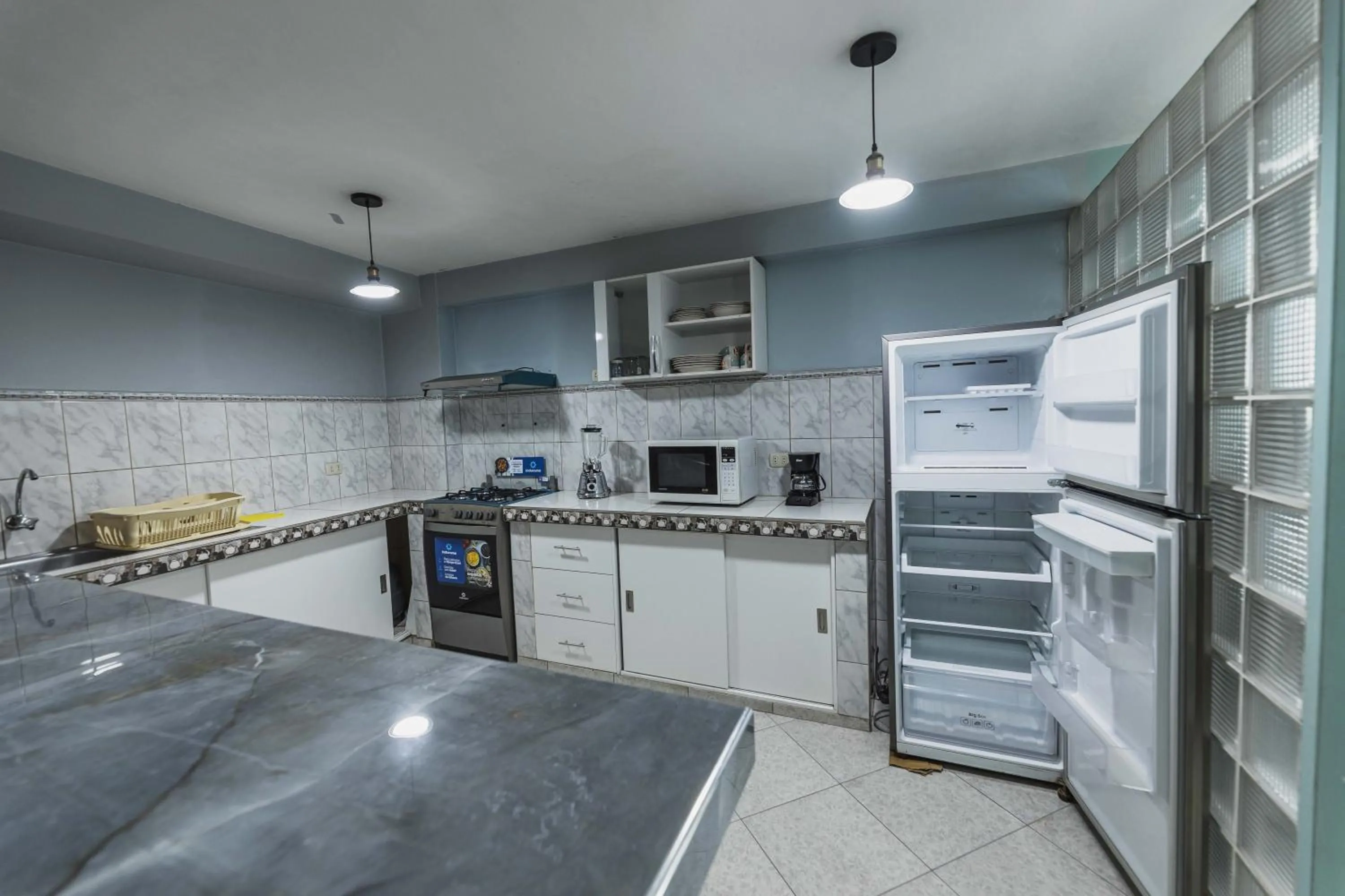 Kitchen or kitchenette in San Pedro Apartments