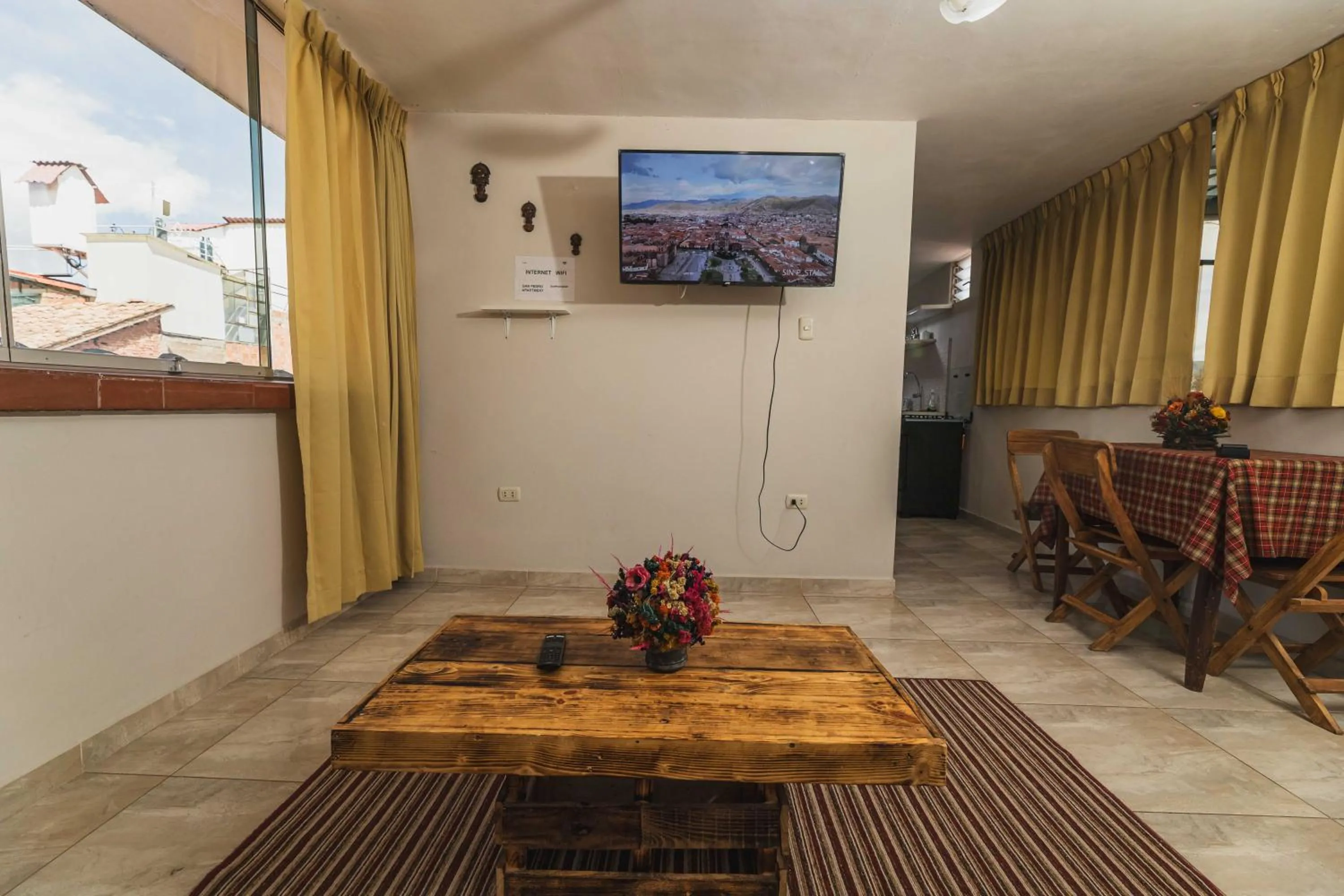 Communal lounge/ TV room in San Pedro Apartments