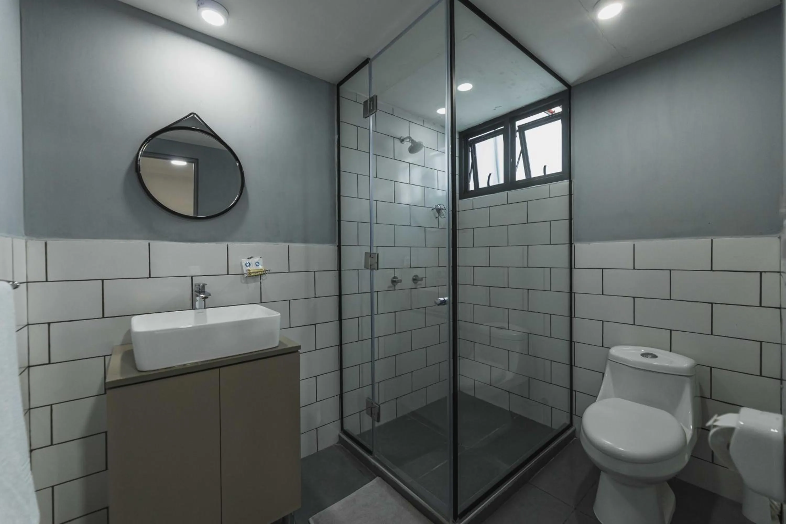 Shower in San Pedro Apartments