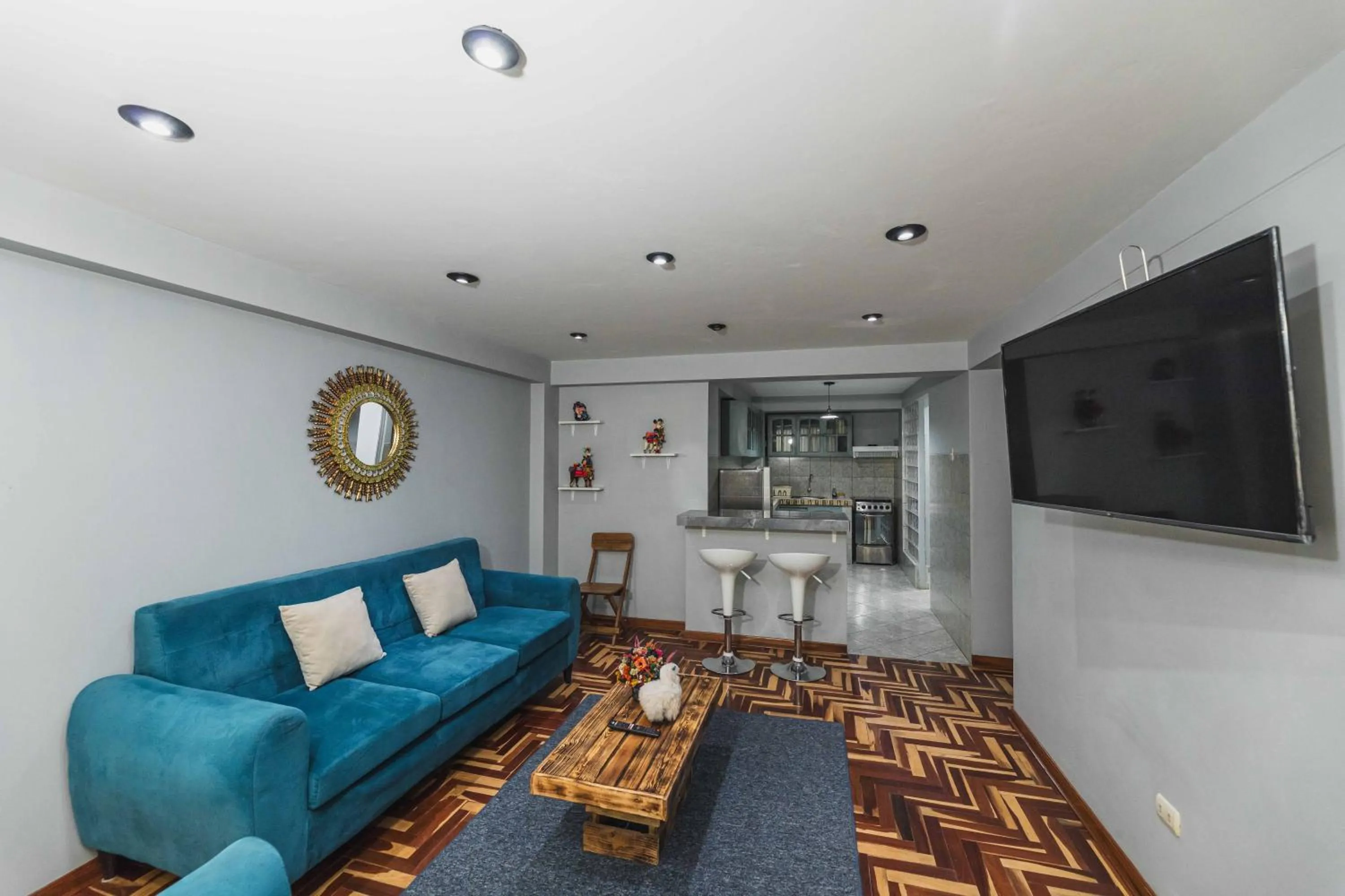Communal lounge/ TV room in San Pedro Apartments