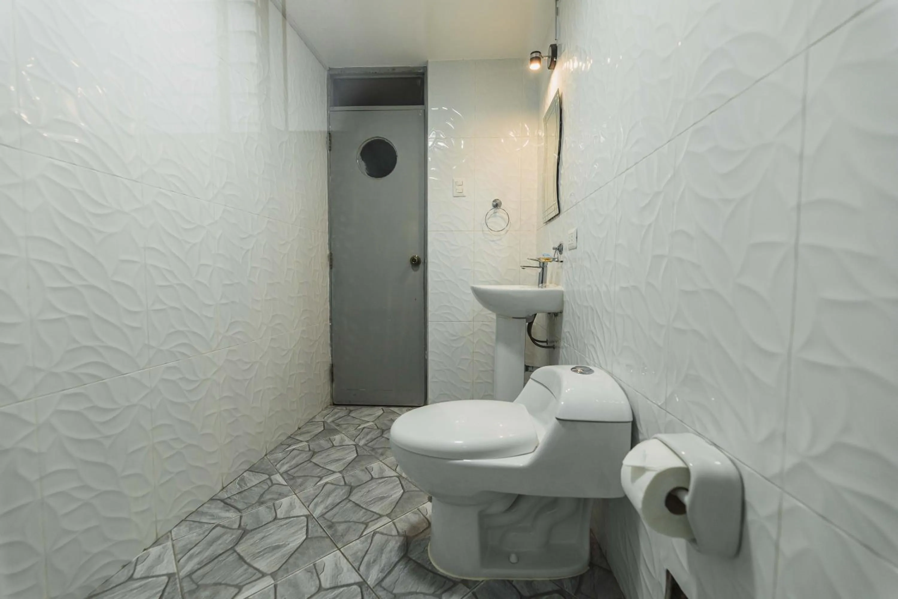 Toilet in San Pedro Apartments