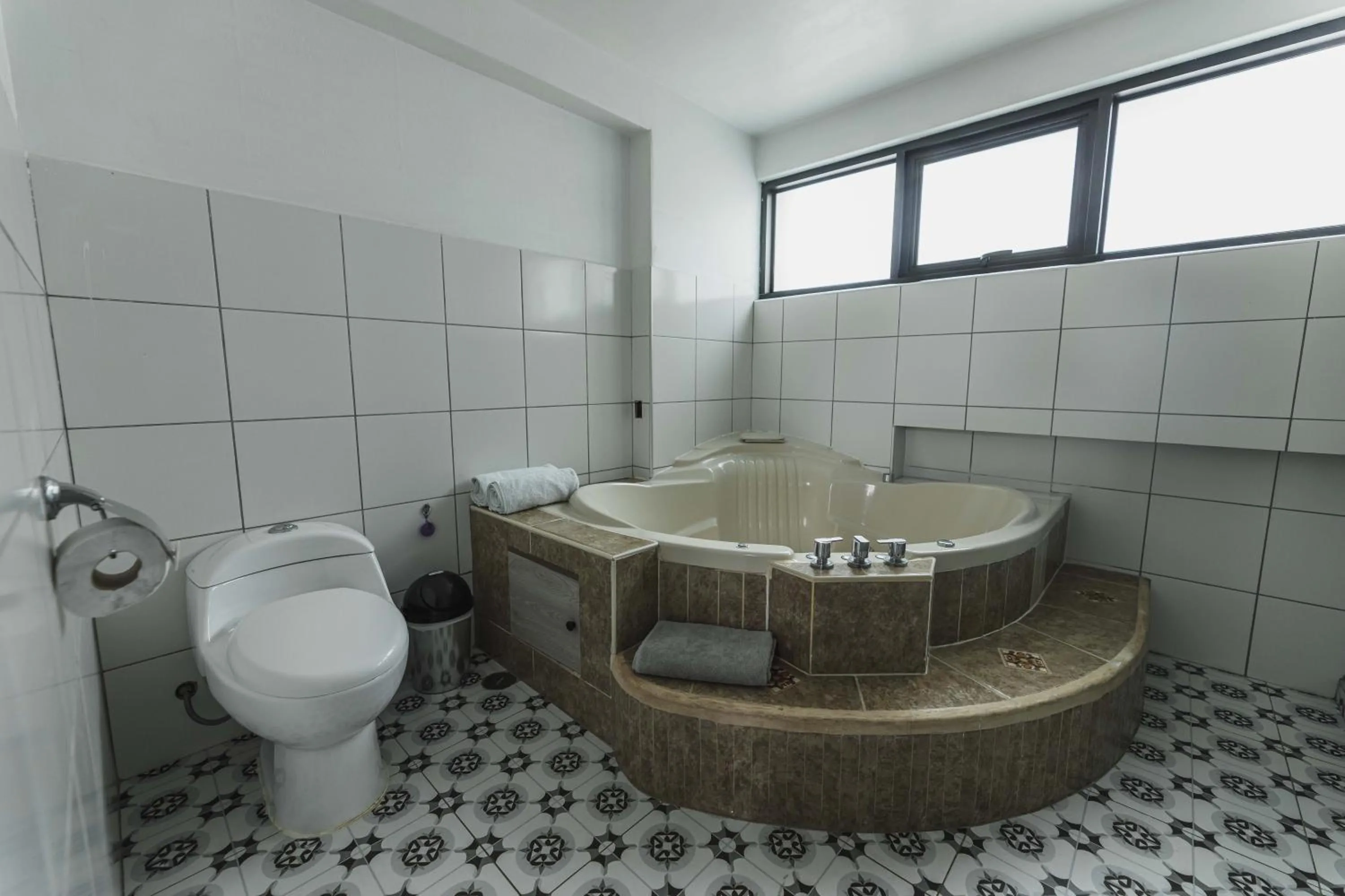 Toilet in San Pedro Apartments