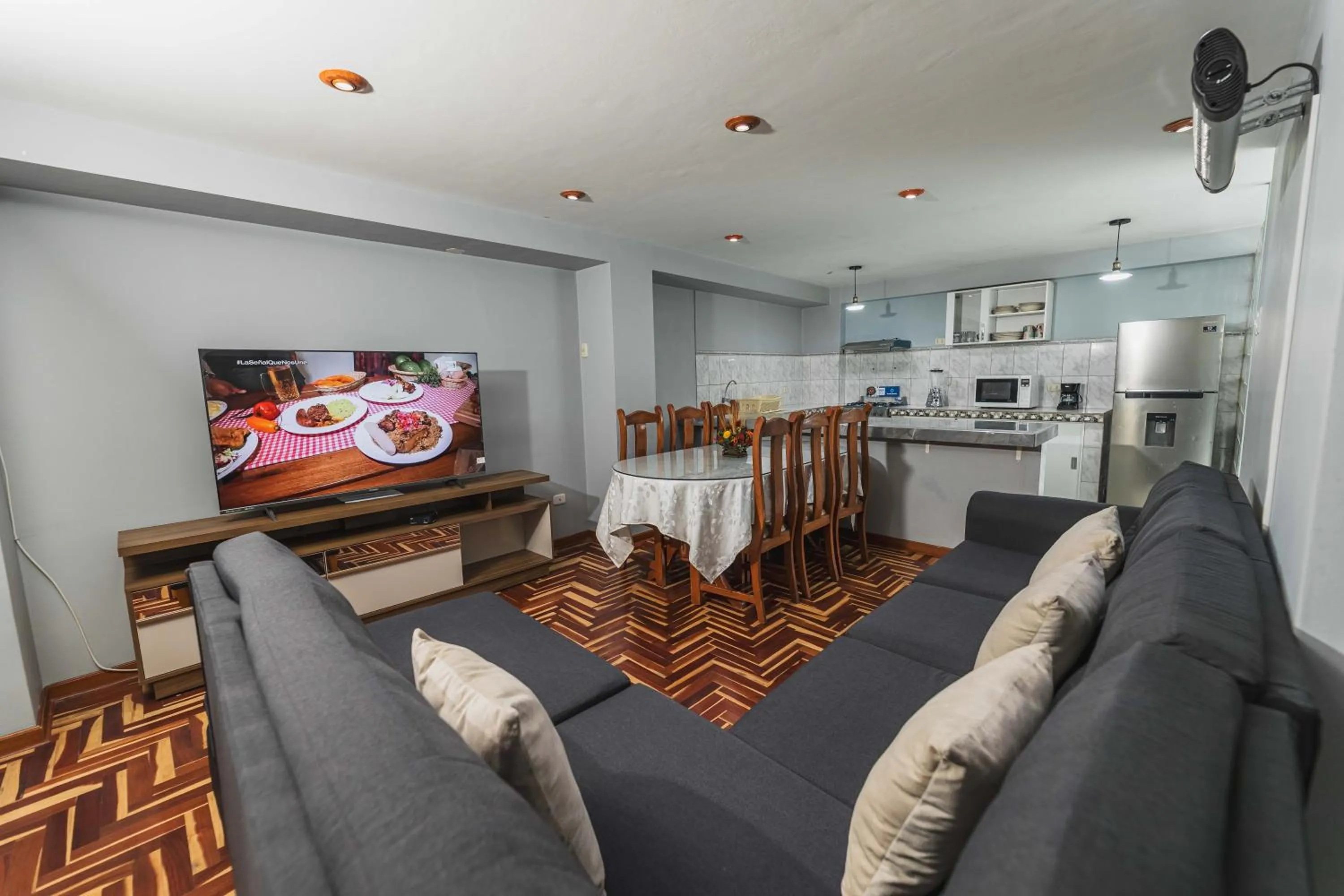 Communal lounge/ TV room in San Pedro Apartments
