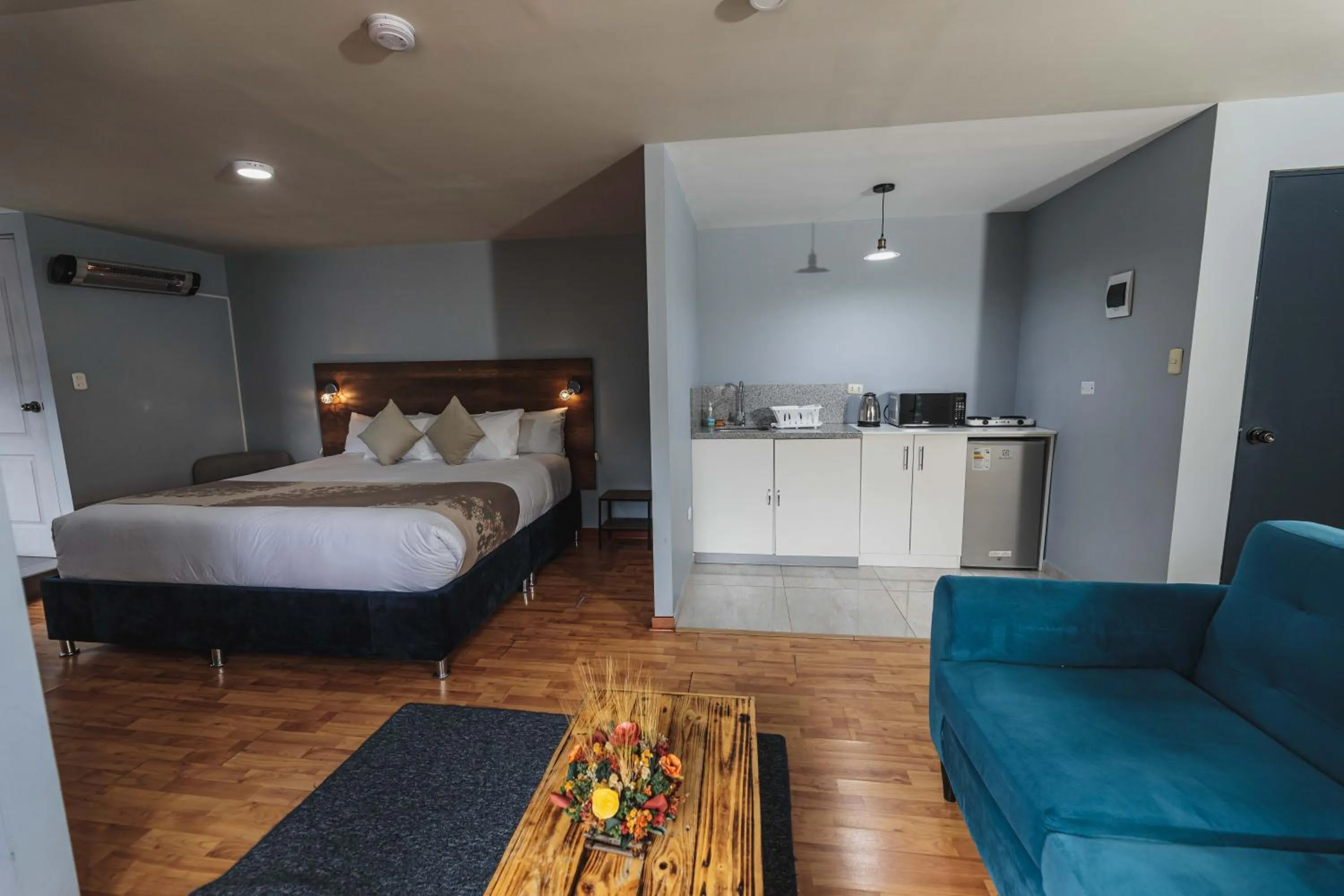 Photo of the whole room, Bed in San Pedro Apartments
