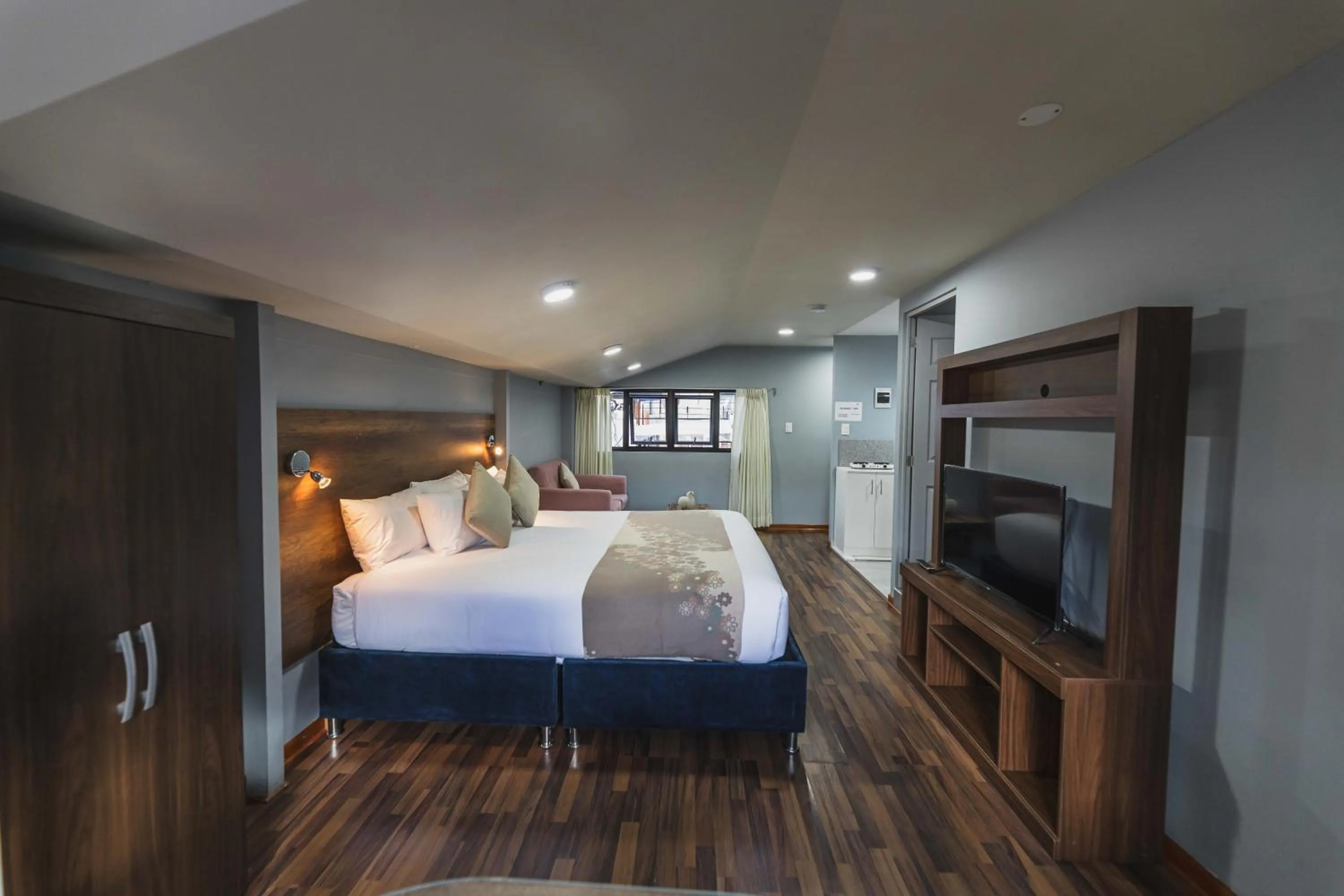 Photo of the whole room, Bed in San Pedro Apartments