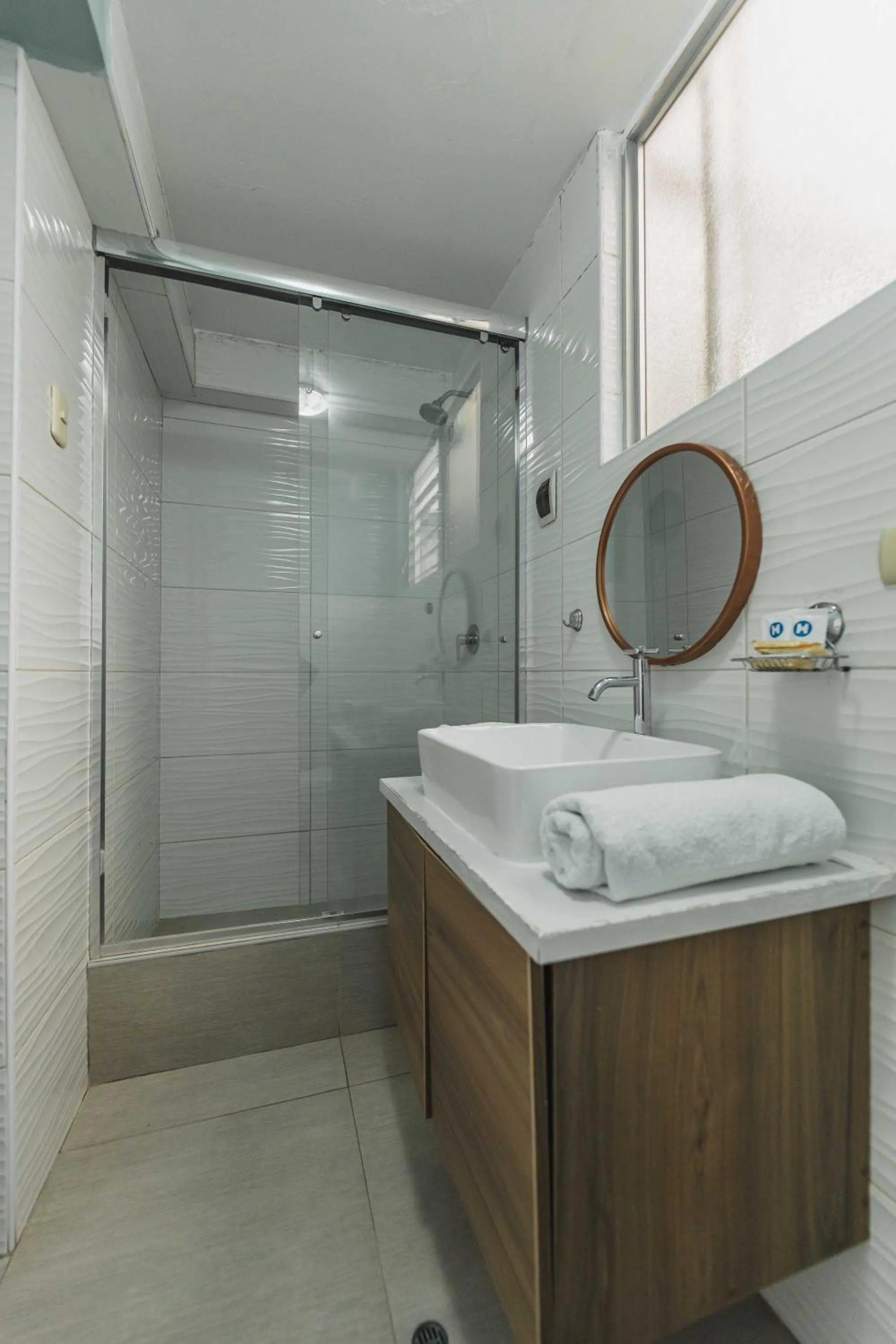 Shower in San Pedro Apartments