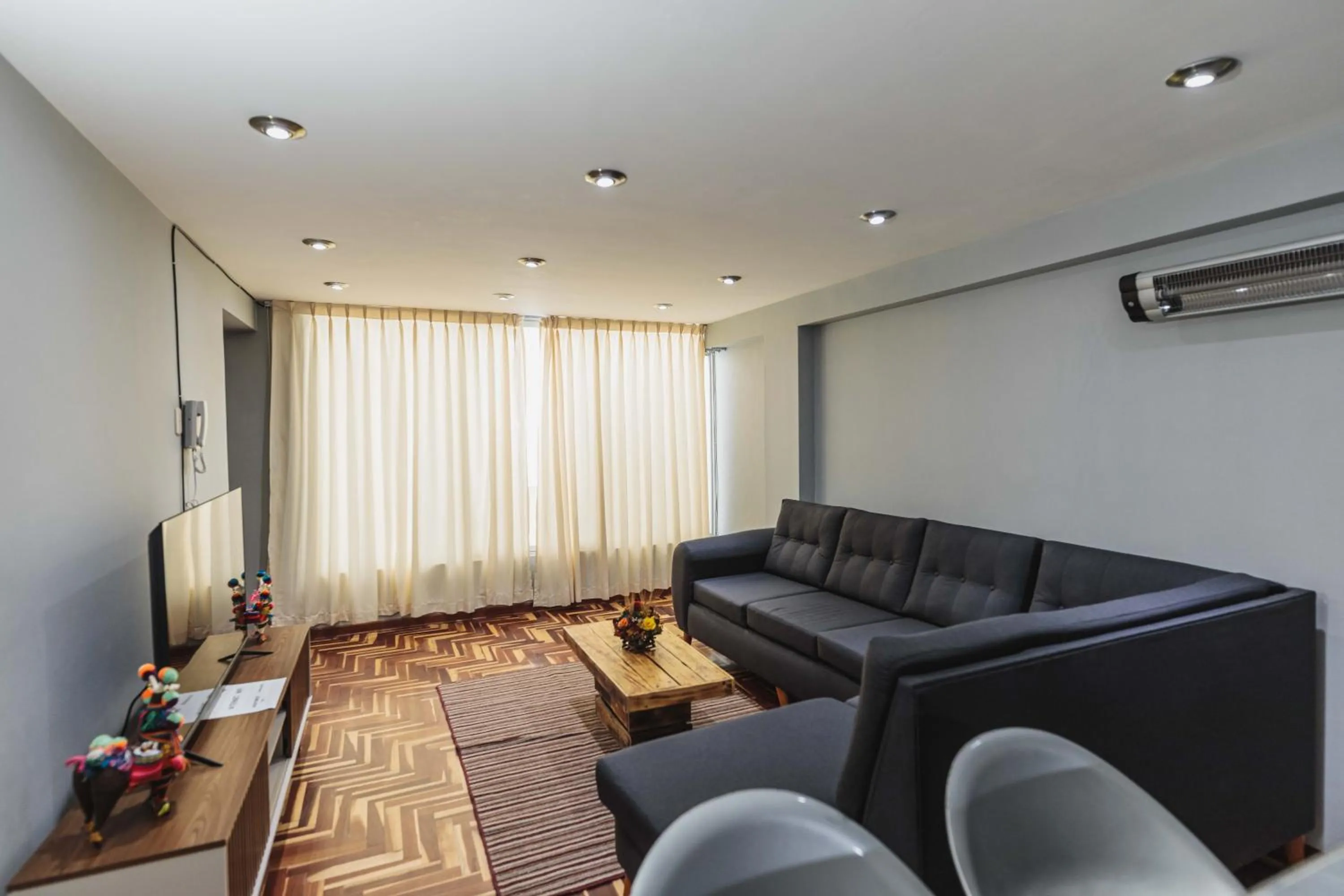Communal lounge/ TV room in San Pedro Apartments