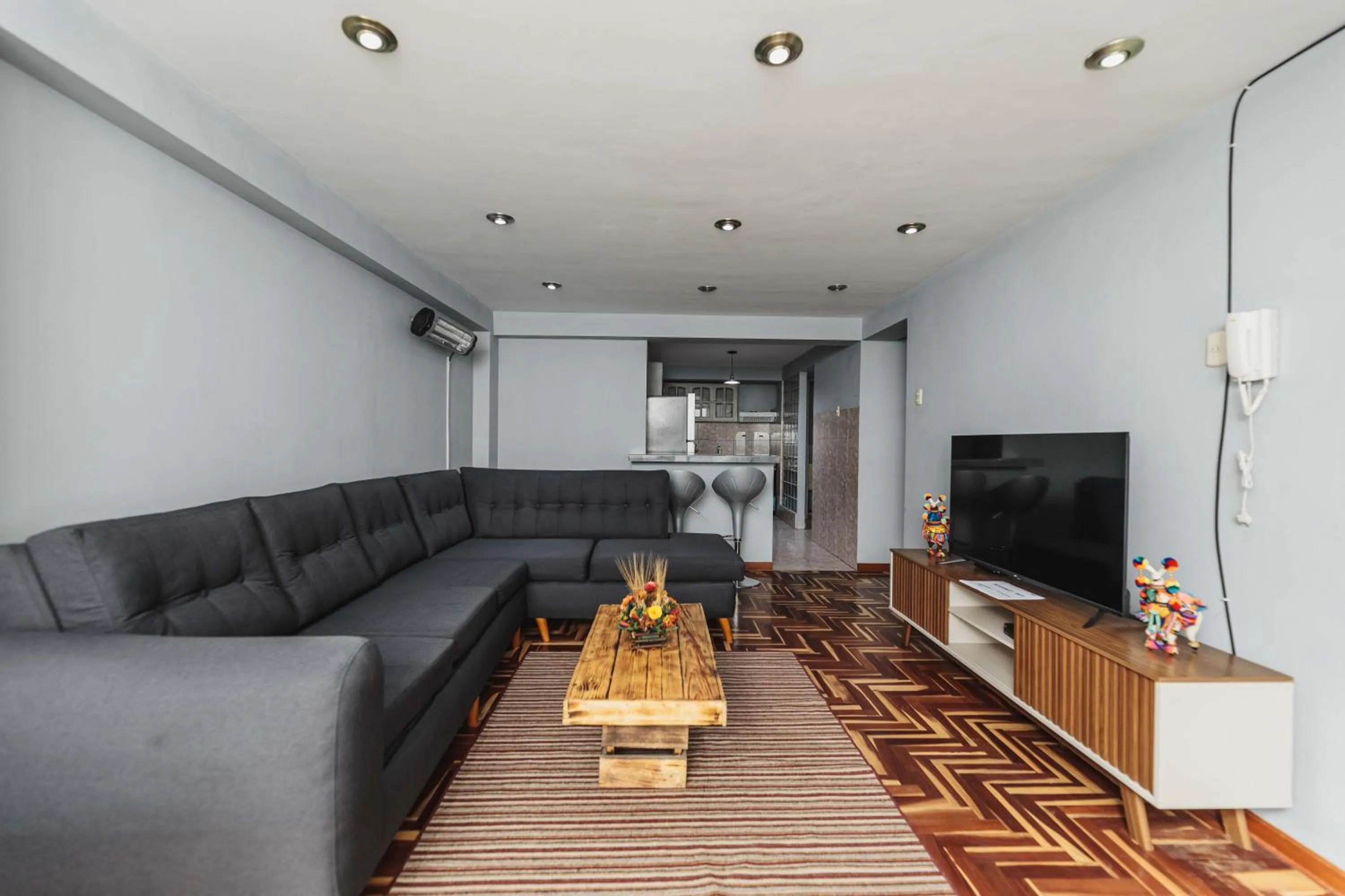 Communal lounge/ TV room in San Pedro Apartments