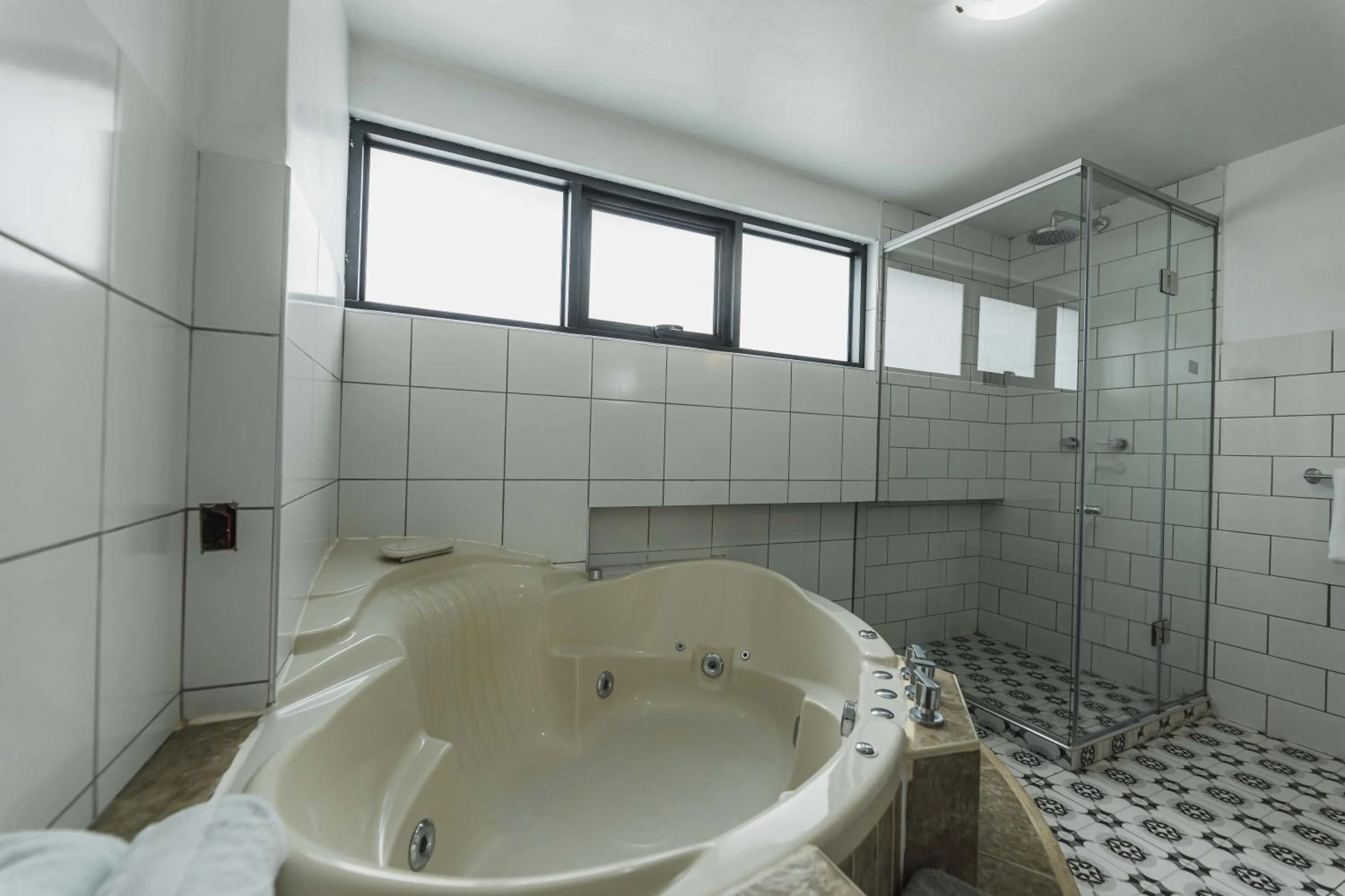 Shower in San Pedro Apartments