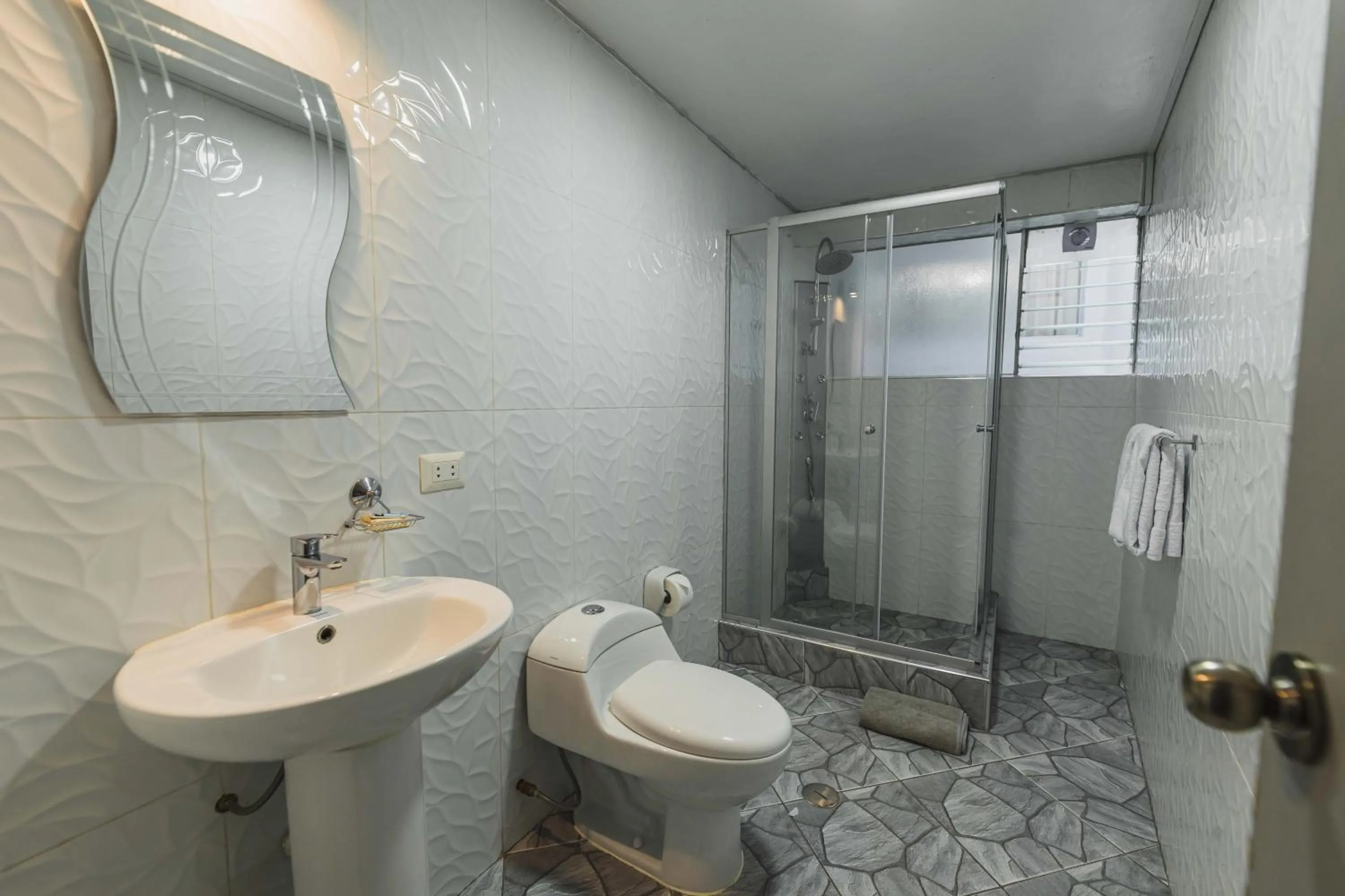 Shower in San Pedro Apartments