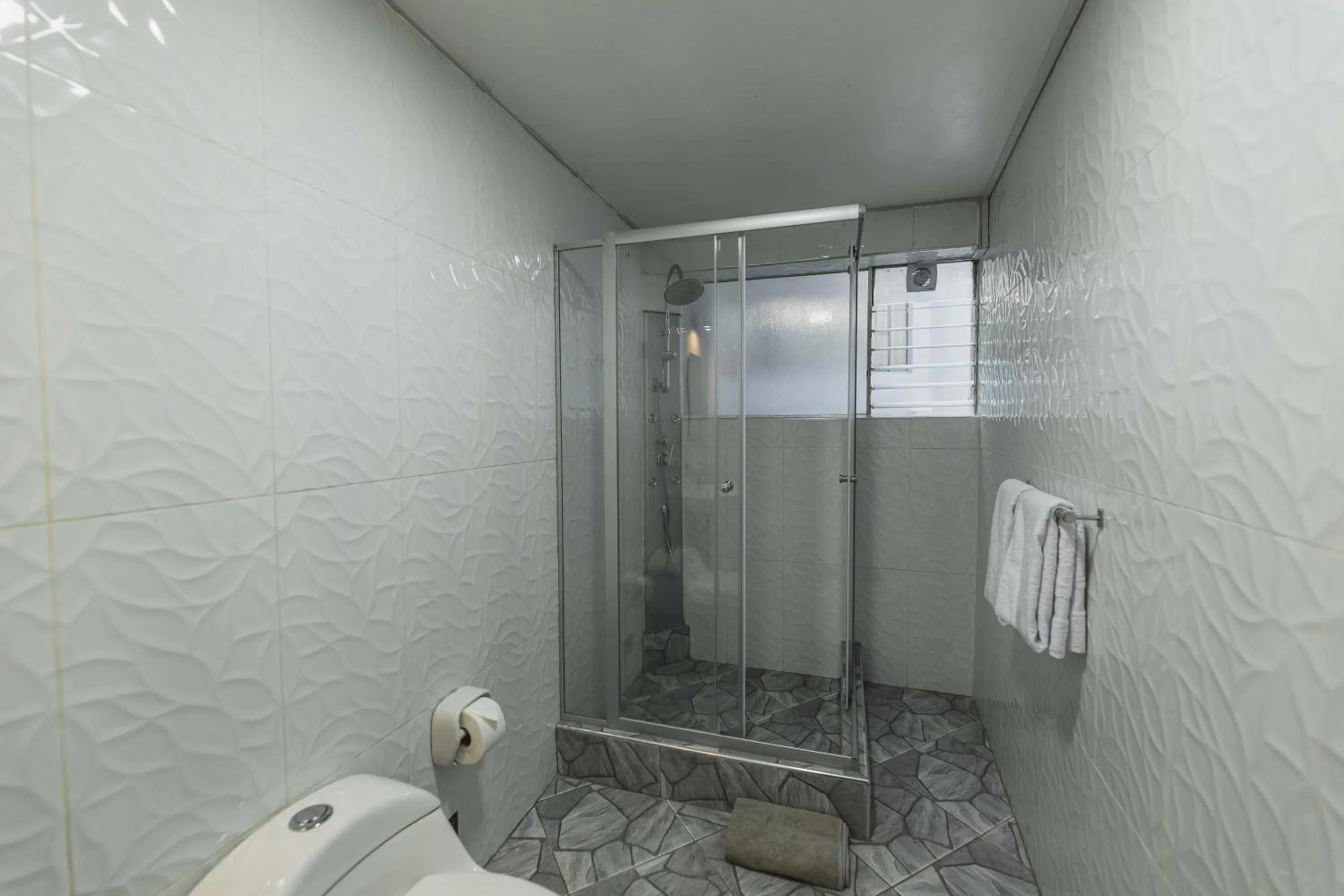 Shower in San Pedro Apartments