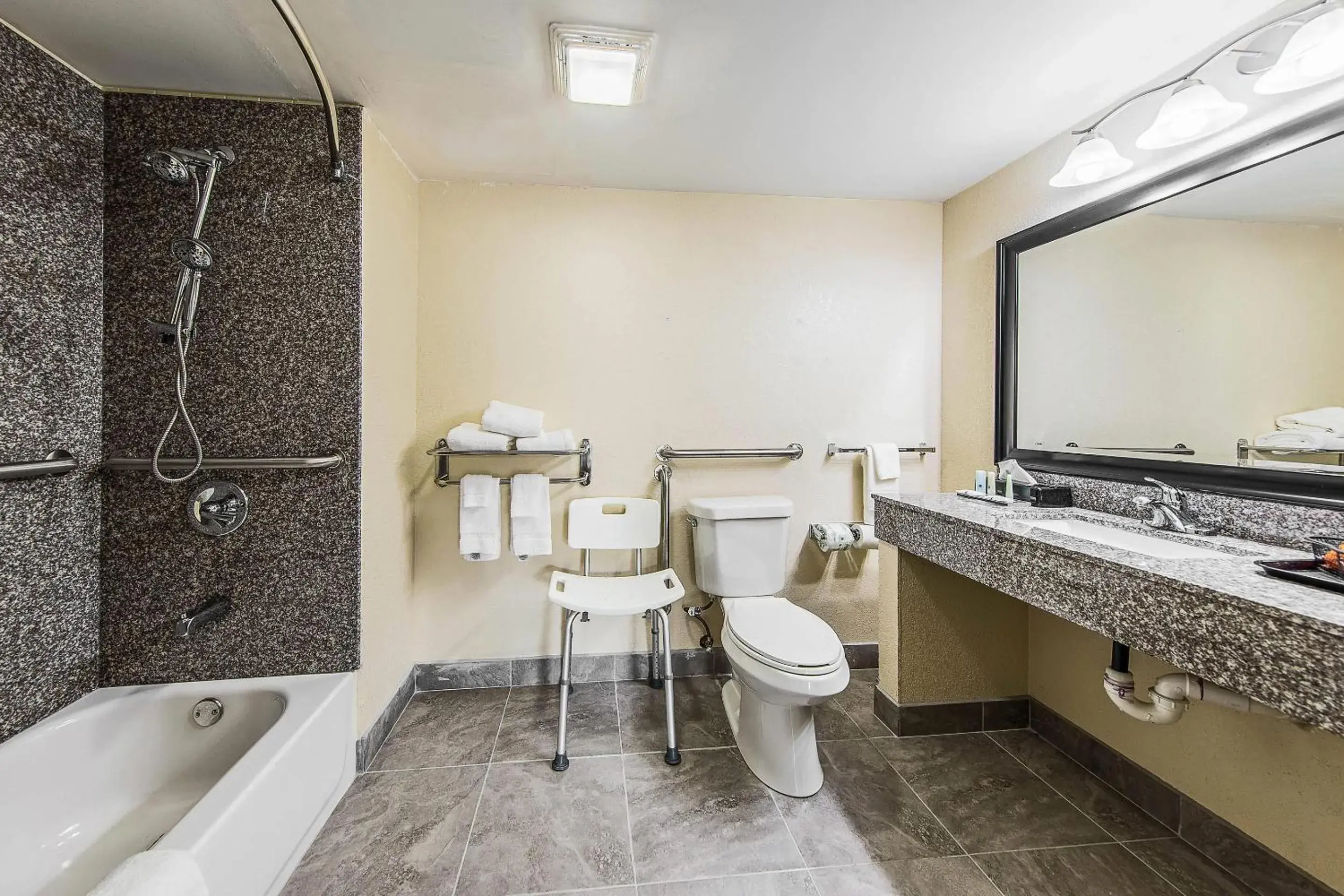 Bedroom in Quality Inn Bedroom in Quality Inn