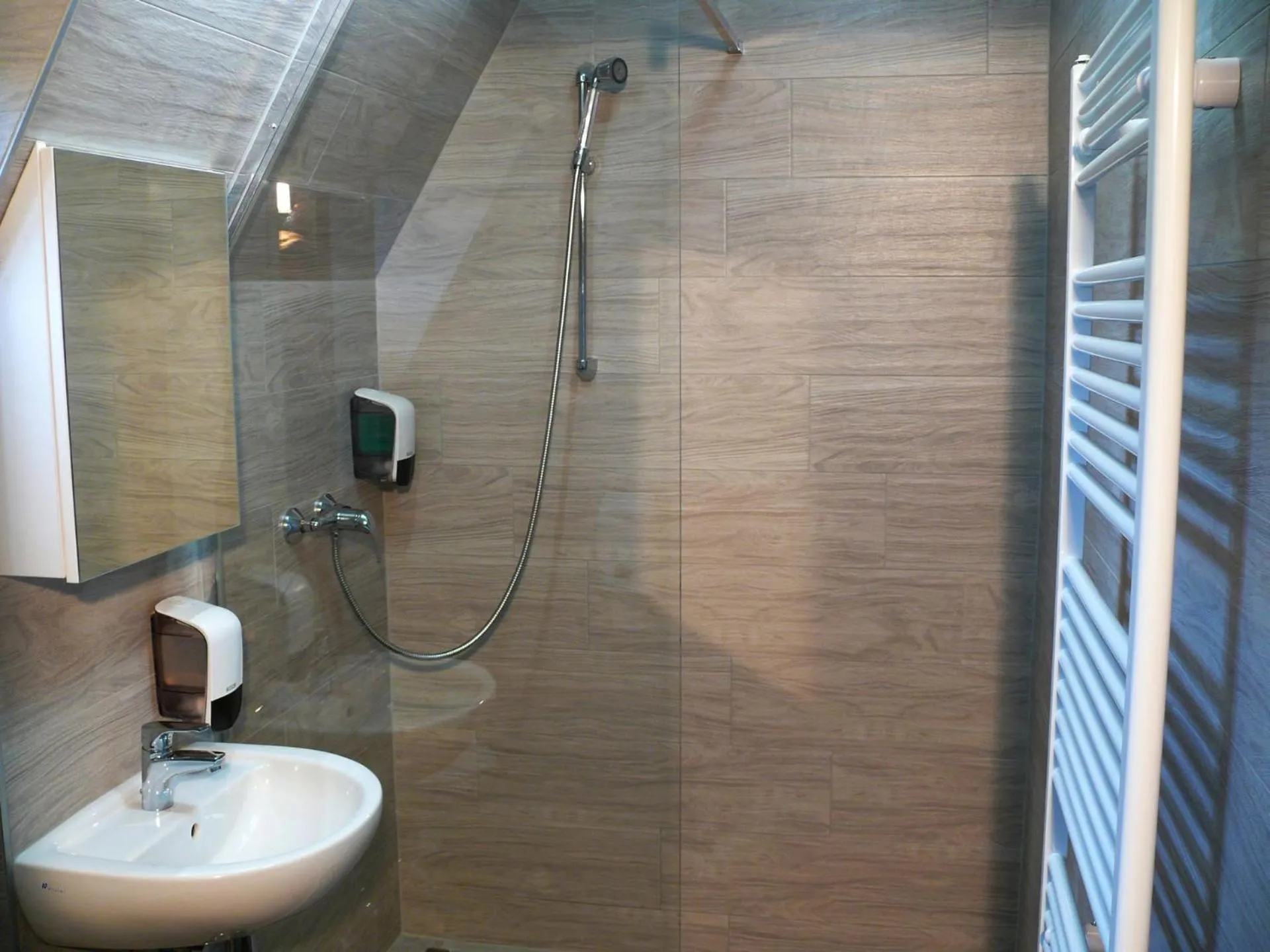 Bathroom in Kádárta Vendéglő Panzió