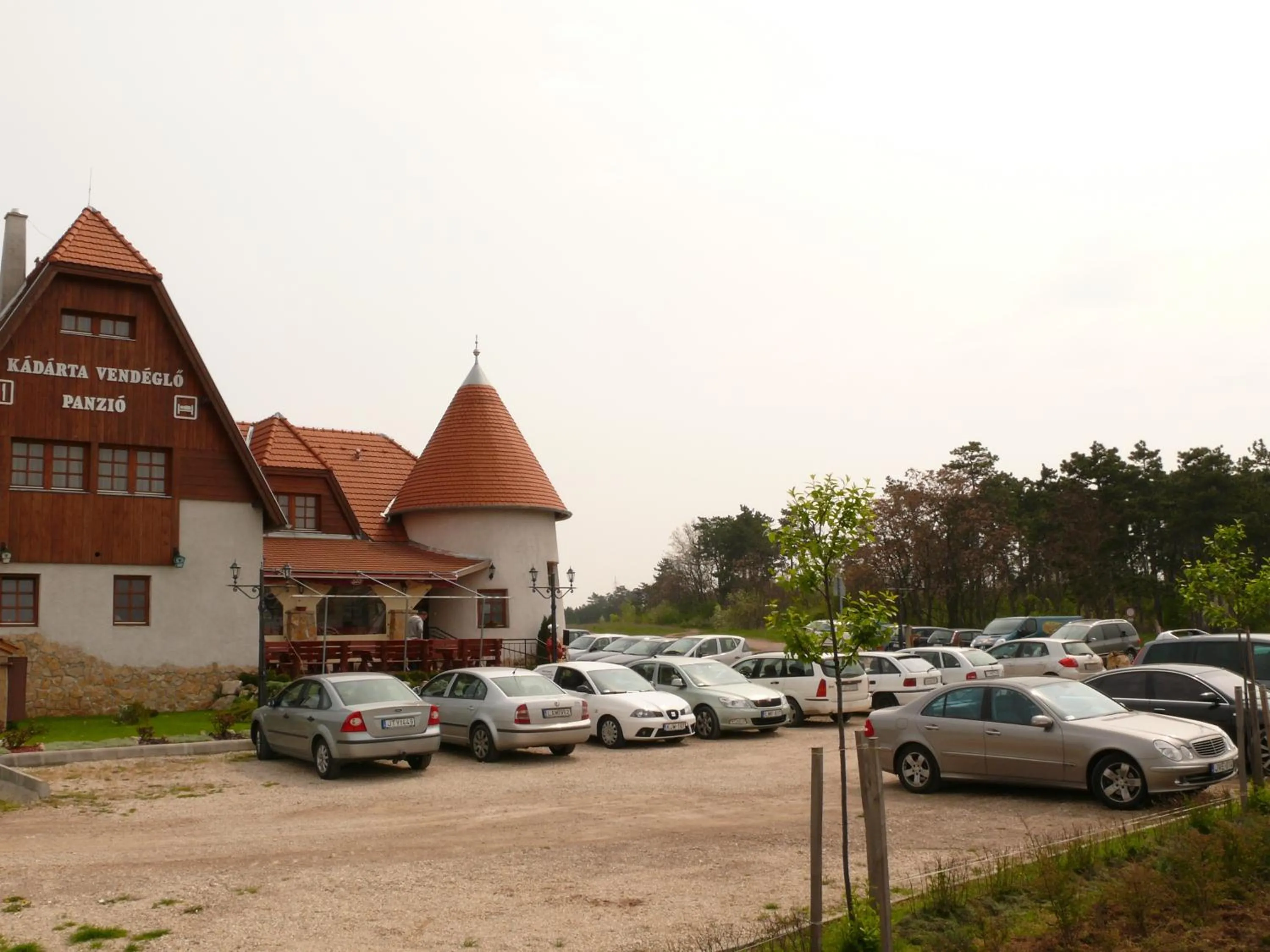 Facade/entrance in Kádárta Vendéglő Panzió