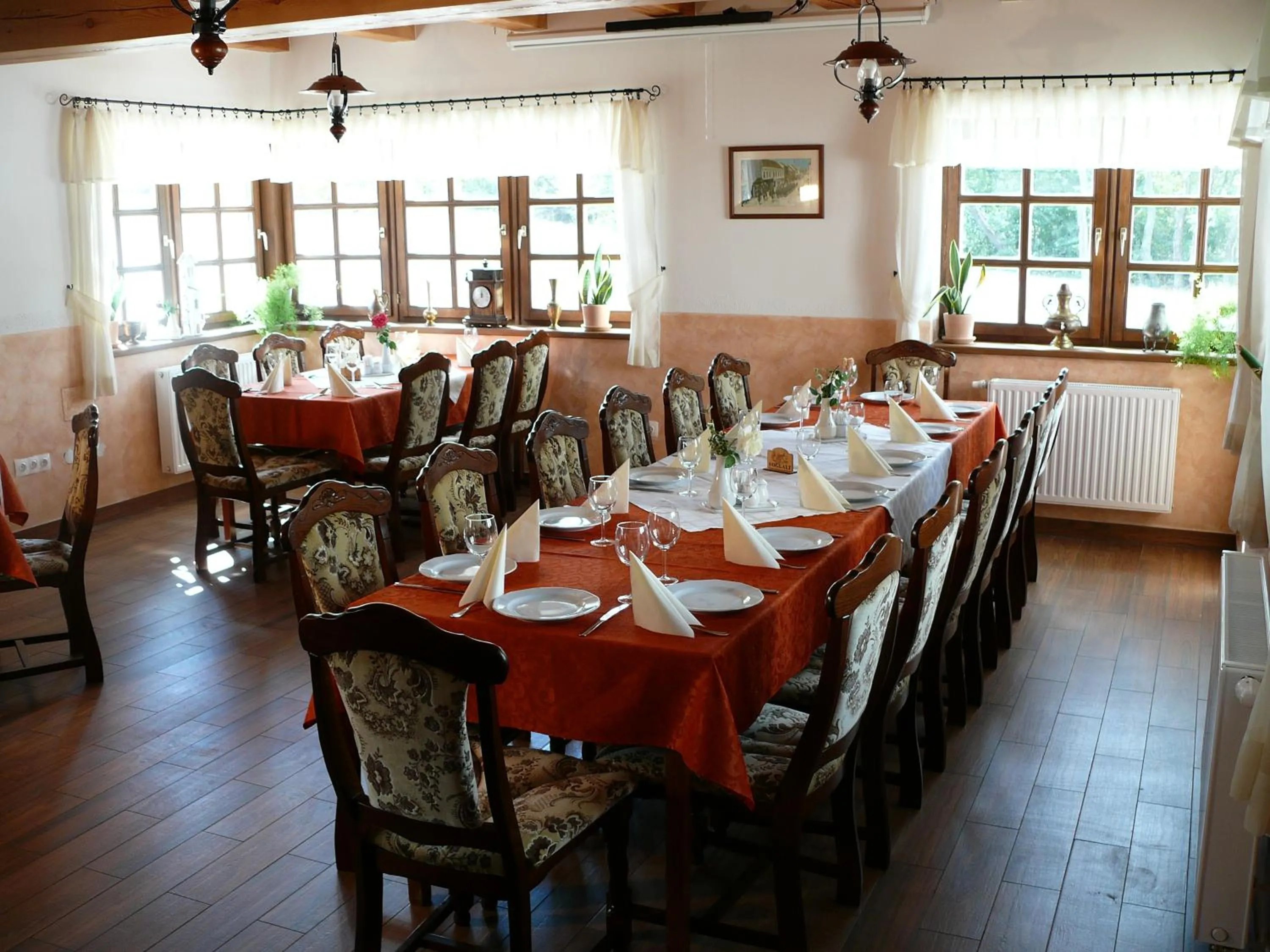 Restaurant/places to eat in Kádárta Vendéglő Panzió