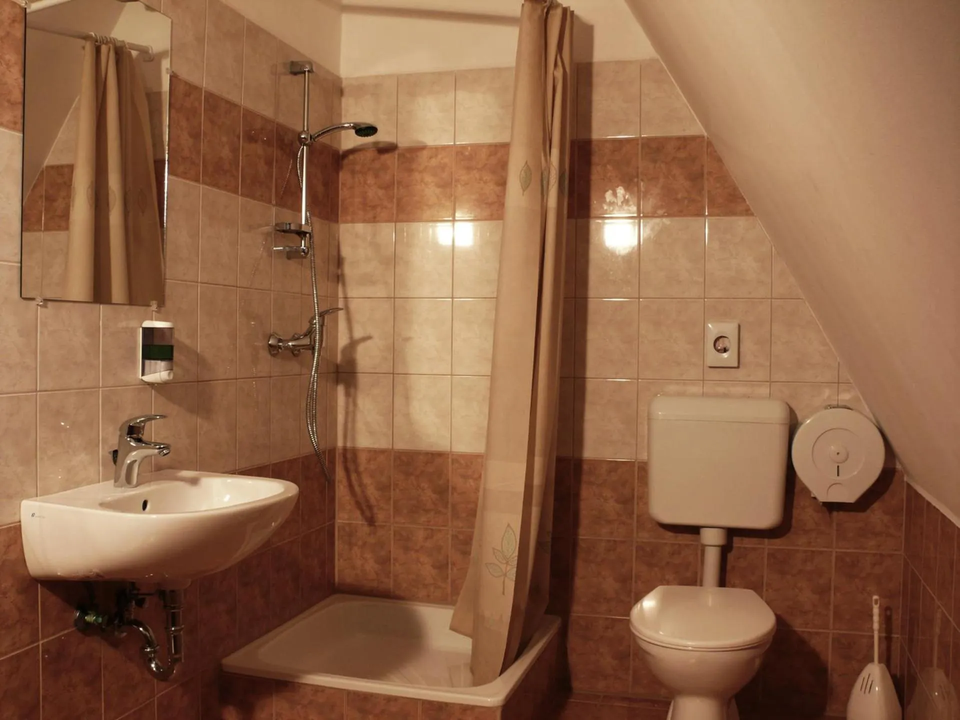 Bathroom in Kádárta Vendéglő Panzió