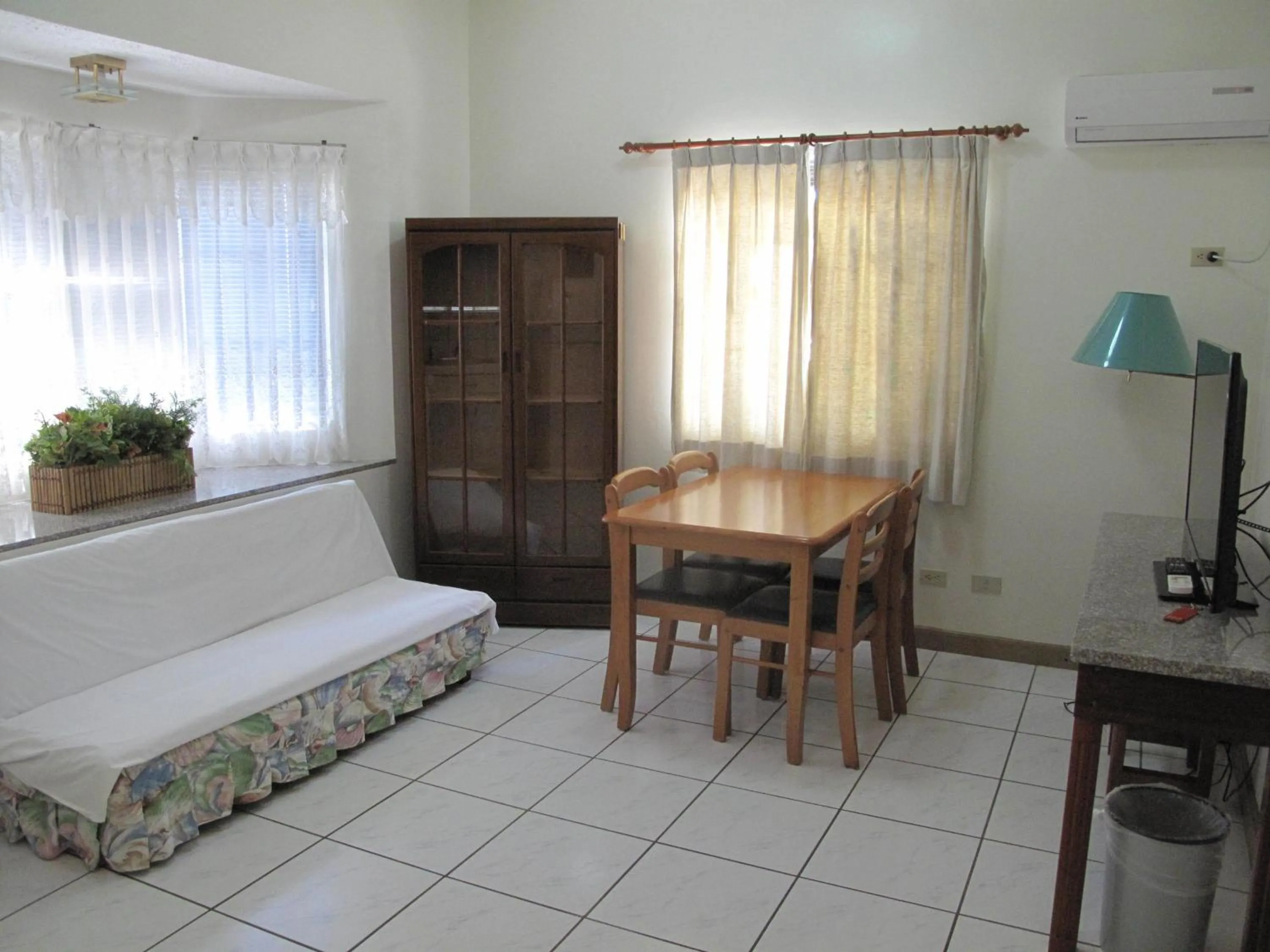 Dining area in Capital Hotel