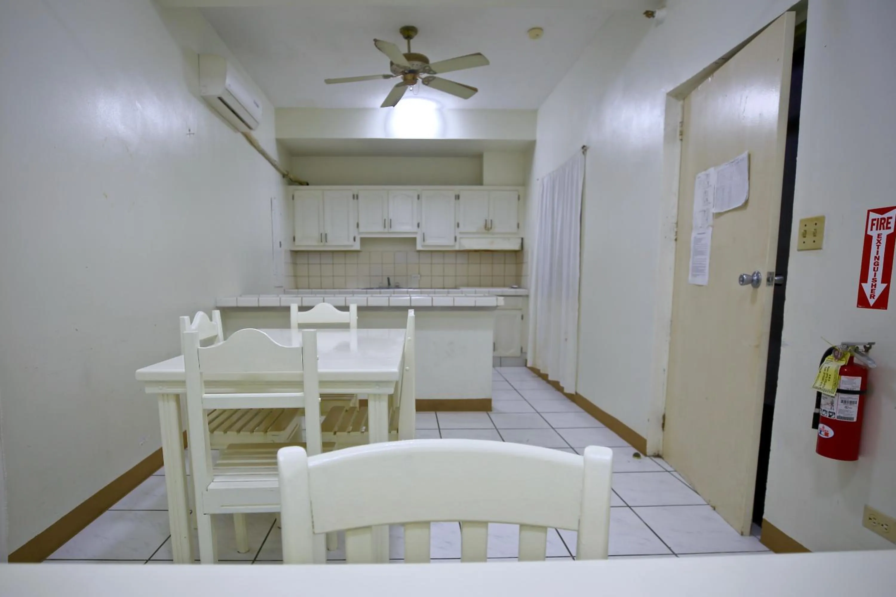 Kitchen or kitchenette in Capital Hotel