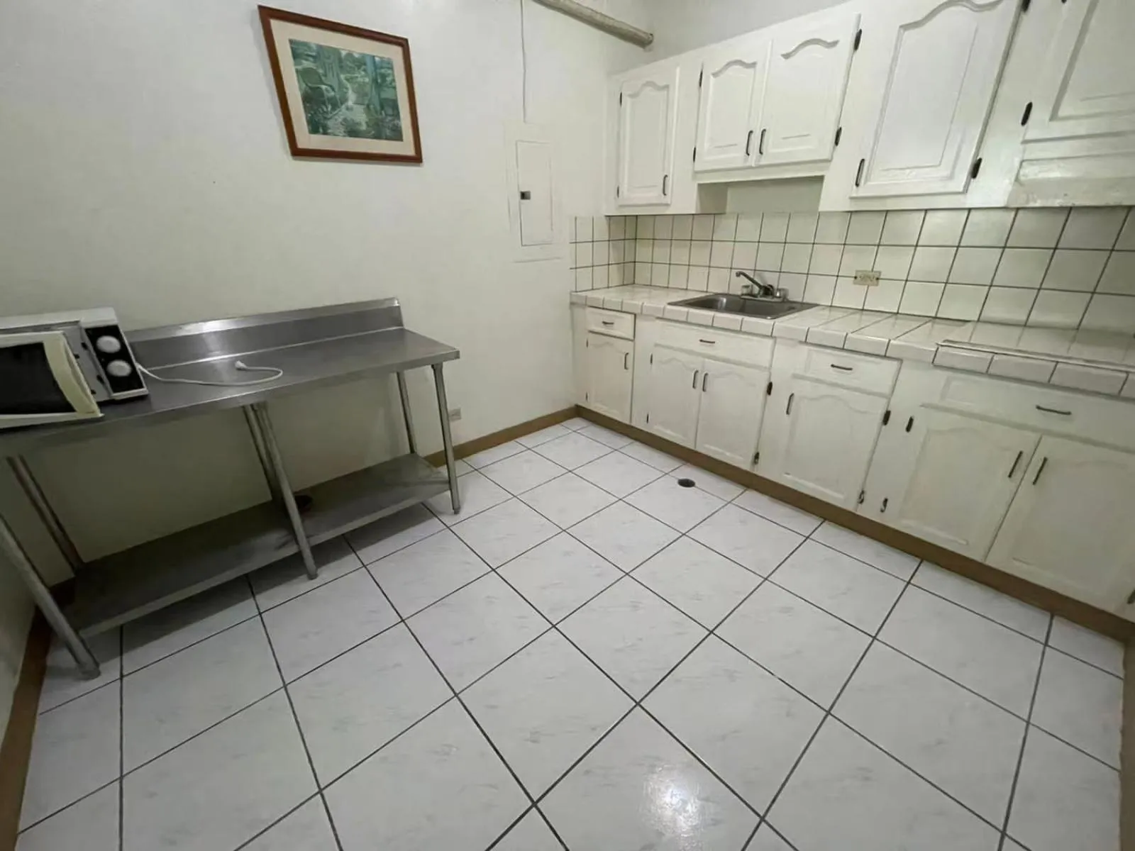 Kitchen or kitchenette in Capital Hotel