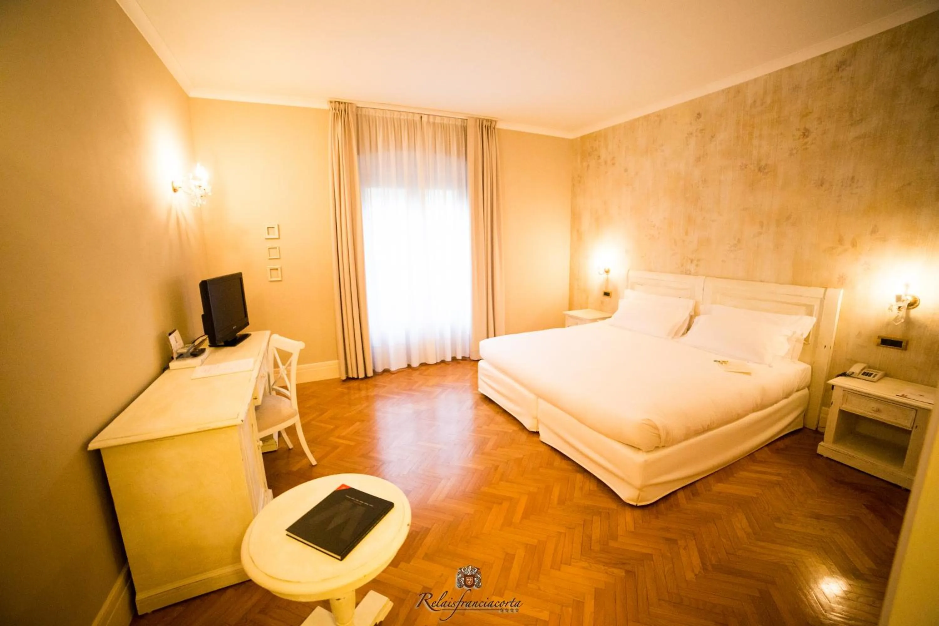 Photo of the whole room, Bed in Relaisfranciacorta