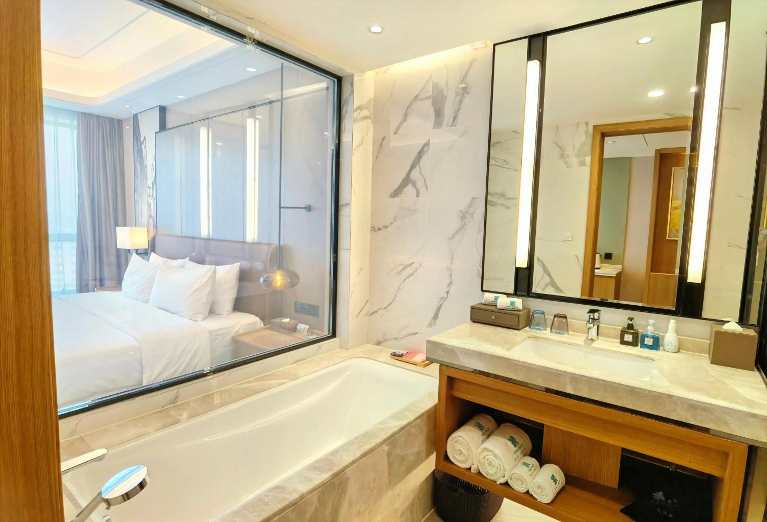 Bath, Bed in Rising Dragon International Hotel