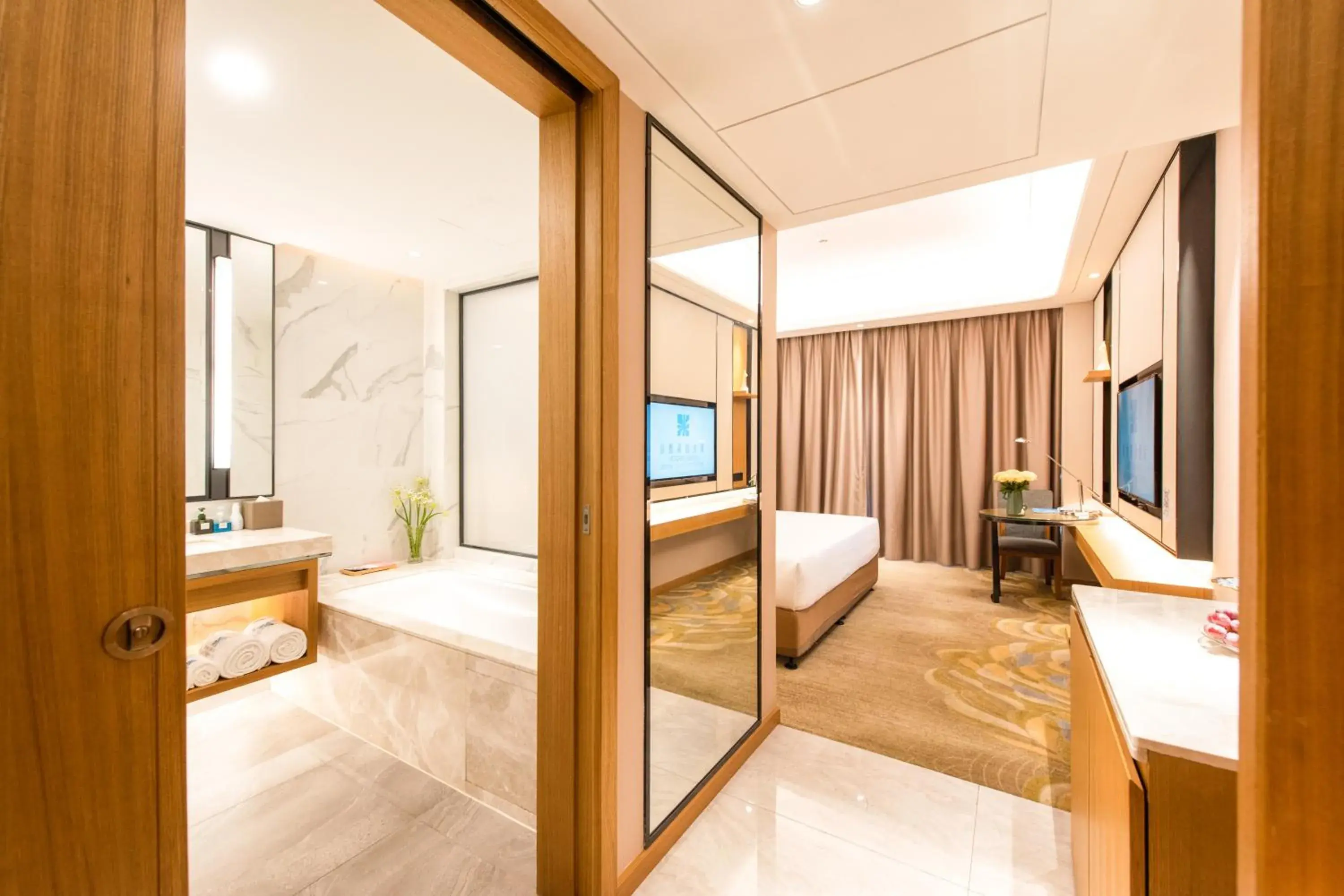 Photo of the whole room, Bed in Rising Dragon International Hotel Photo of the whole room, Bed in Rising Dragon International Hotel