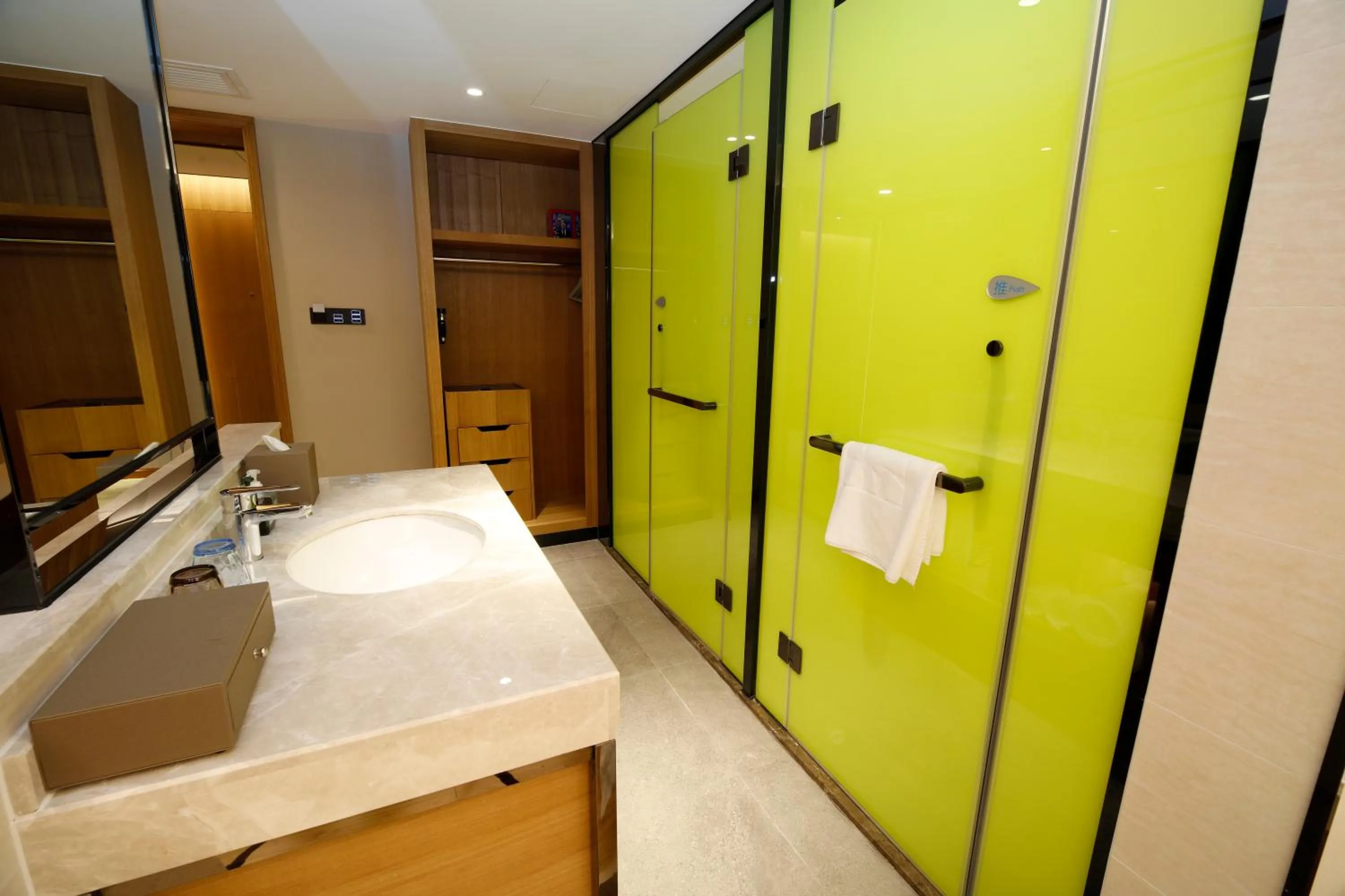 Toilet in Rising Dragon International Hotel