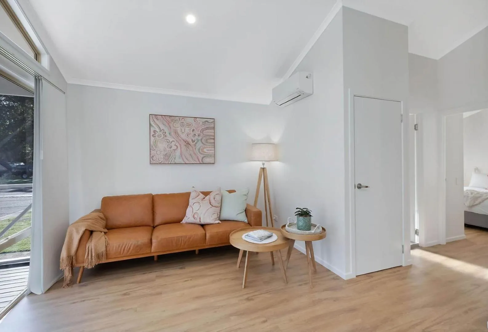 Living room, Bed in Reflections Ferry Reserve - Holiday Park