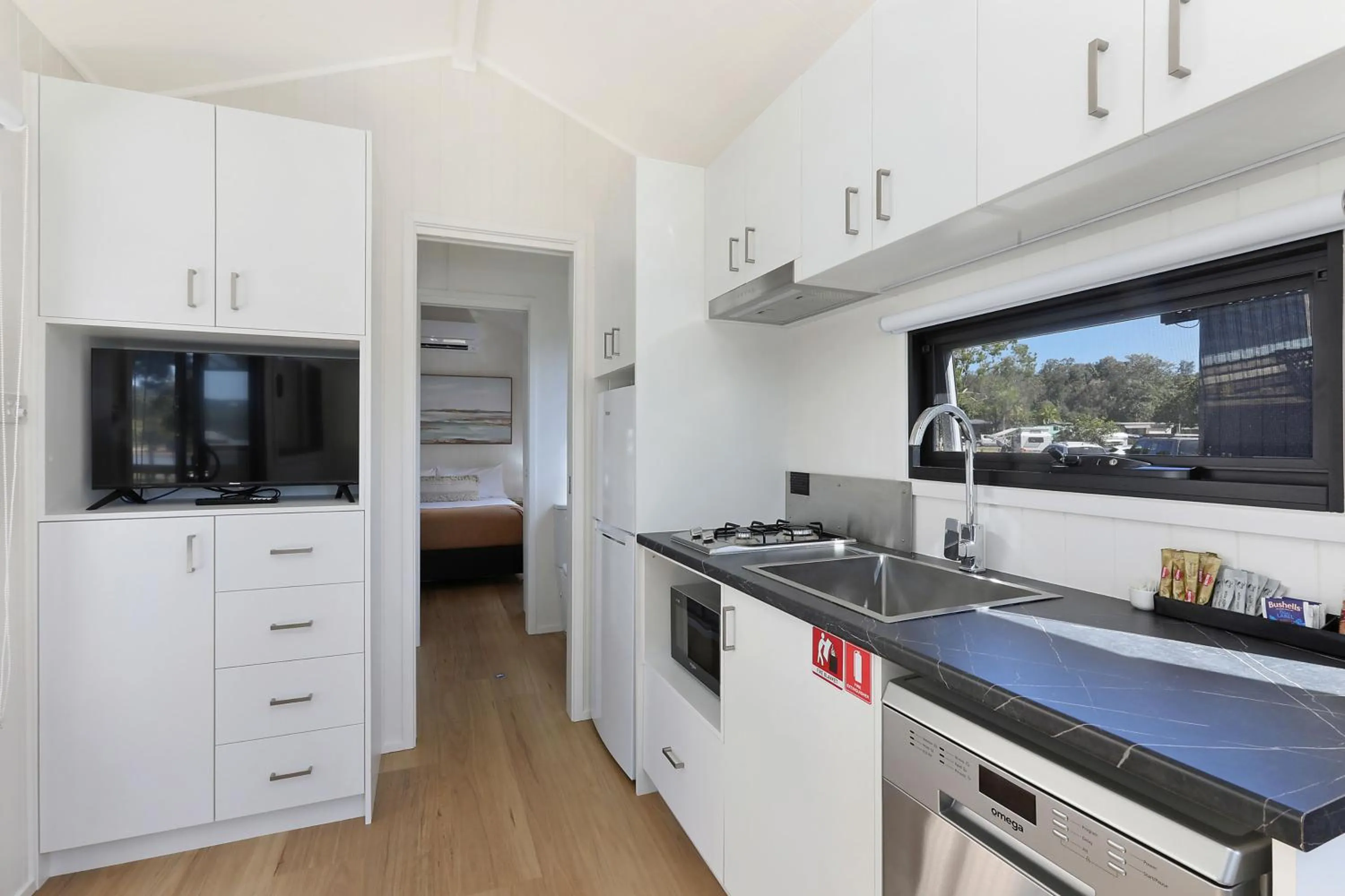 Kitchen or kitchenette in Reflections Ferry Reserve - Holiday Park