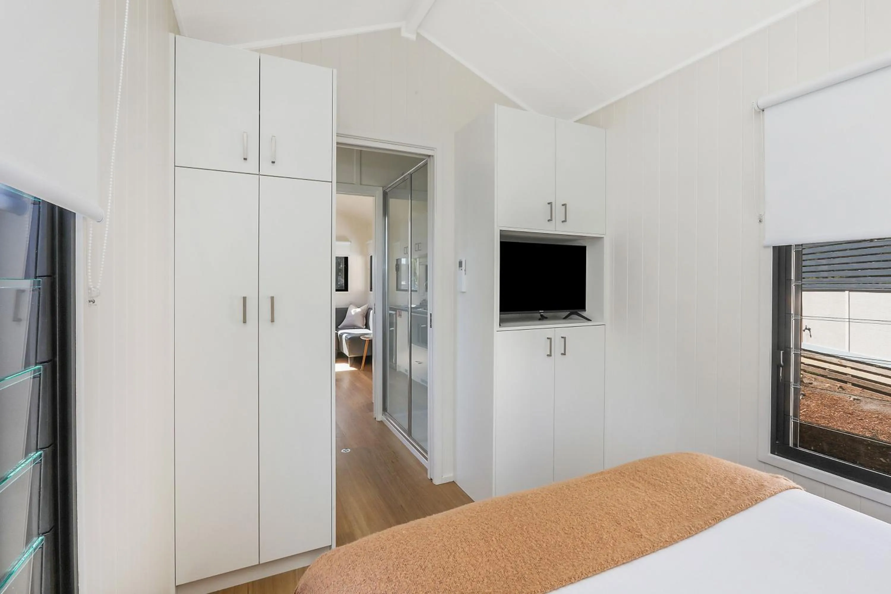 TV and multimedia, Bed in Reflections Ferry Reserve - Holiday Park