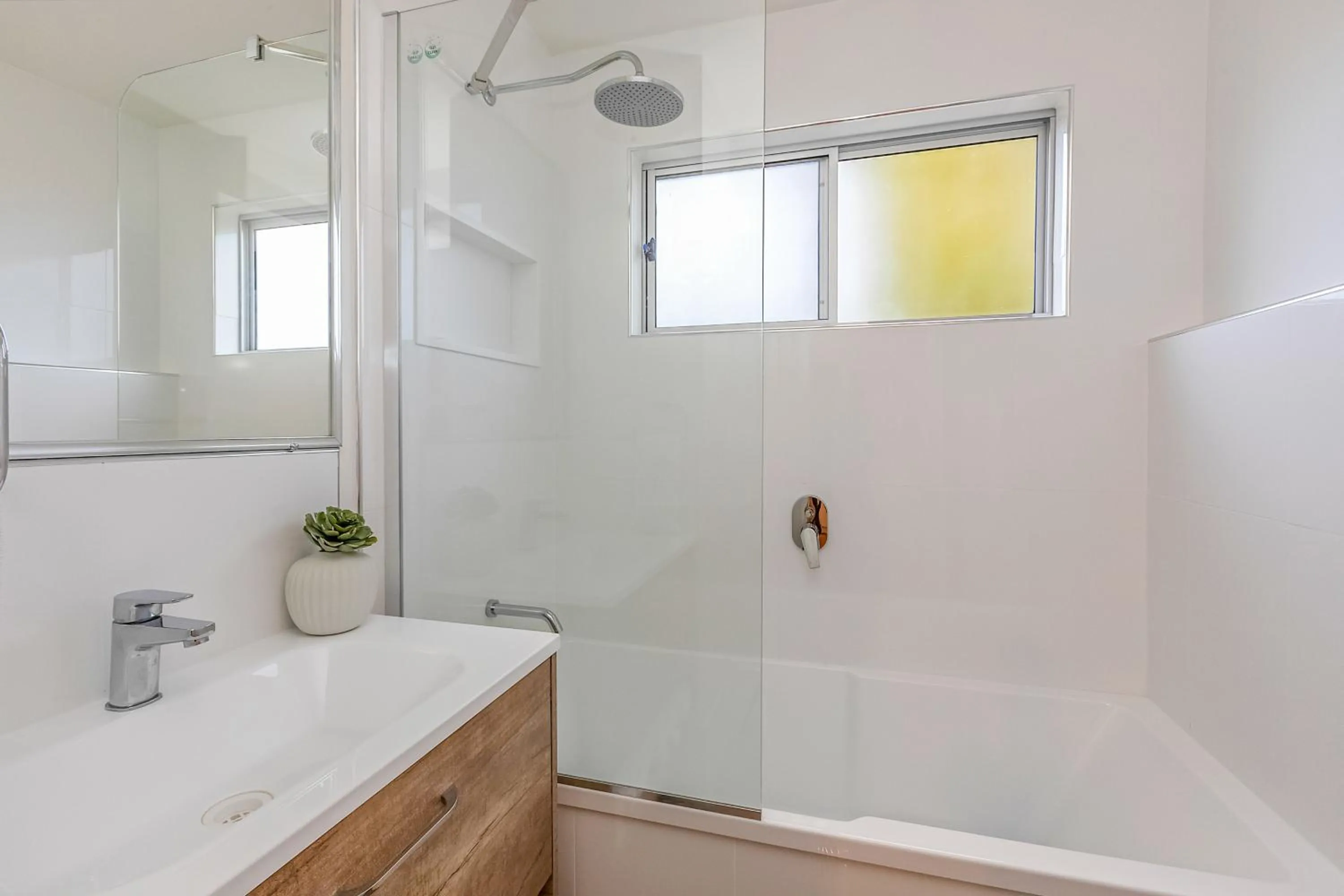 Bathroom in Reflections Massy Greene - Holiday Park