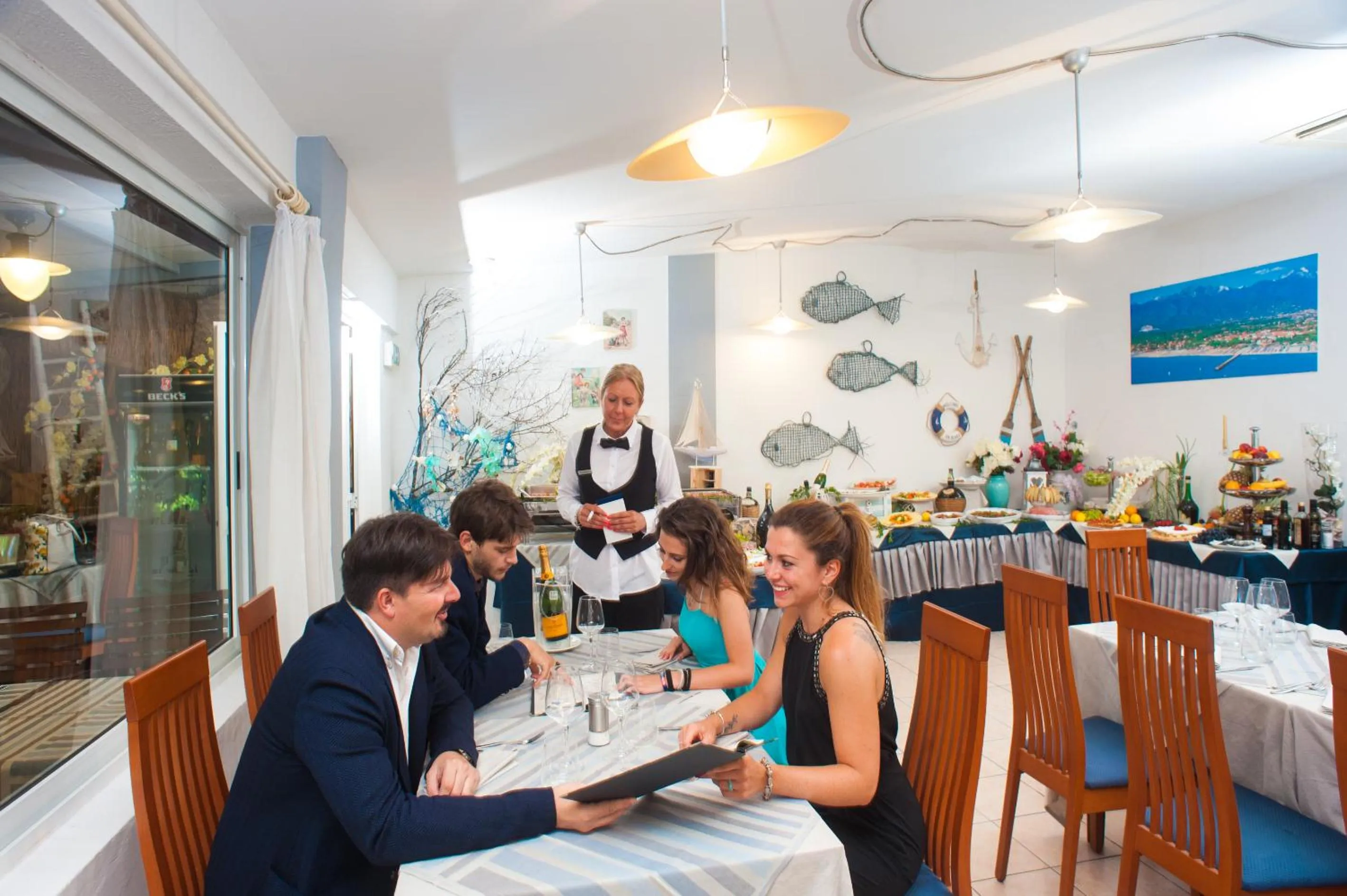 Restaurant/places to eat in Hotel La Pace