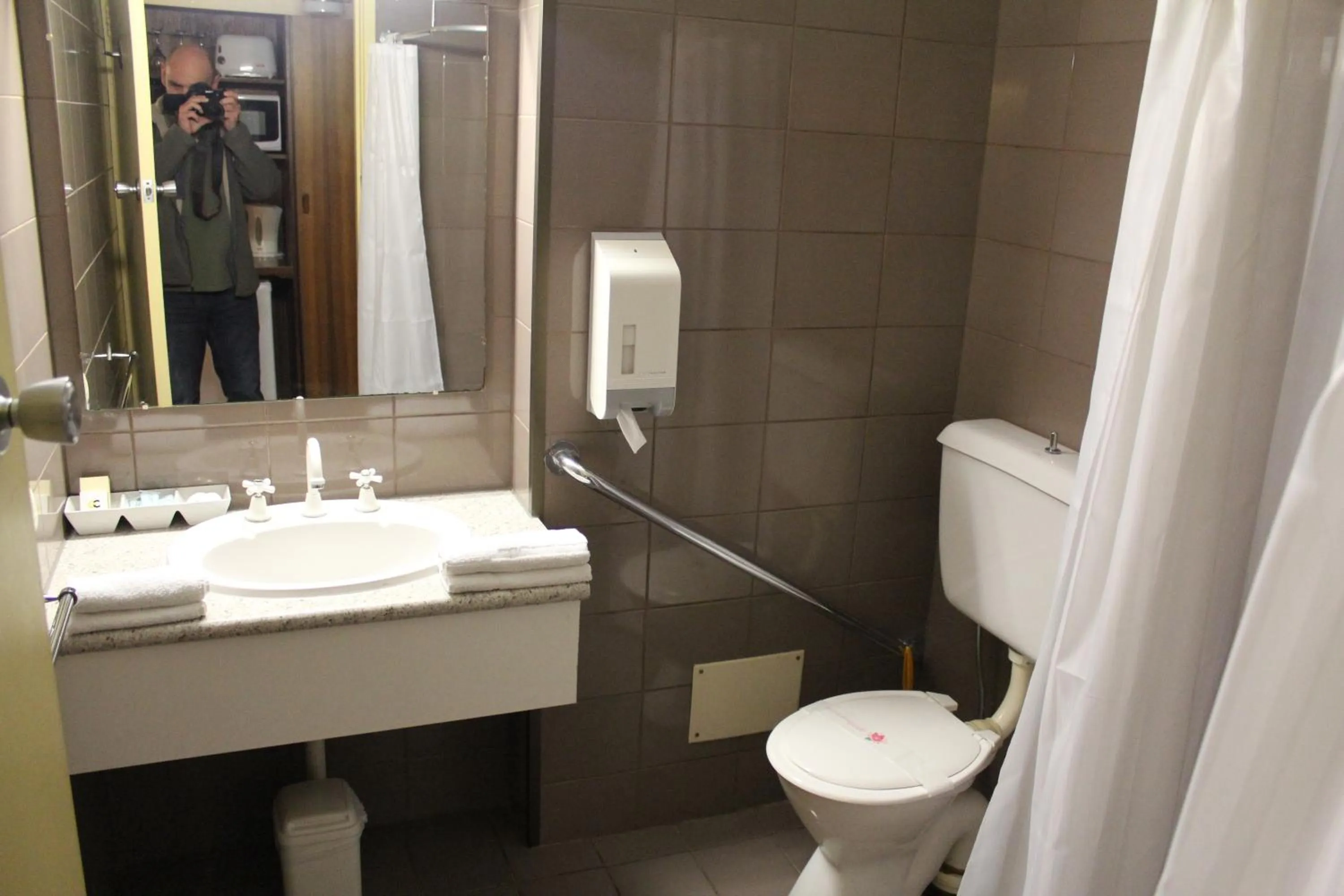 Bathroom in Sandpipers @ Millicent