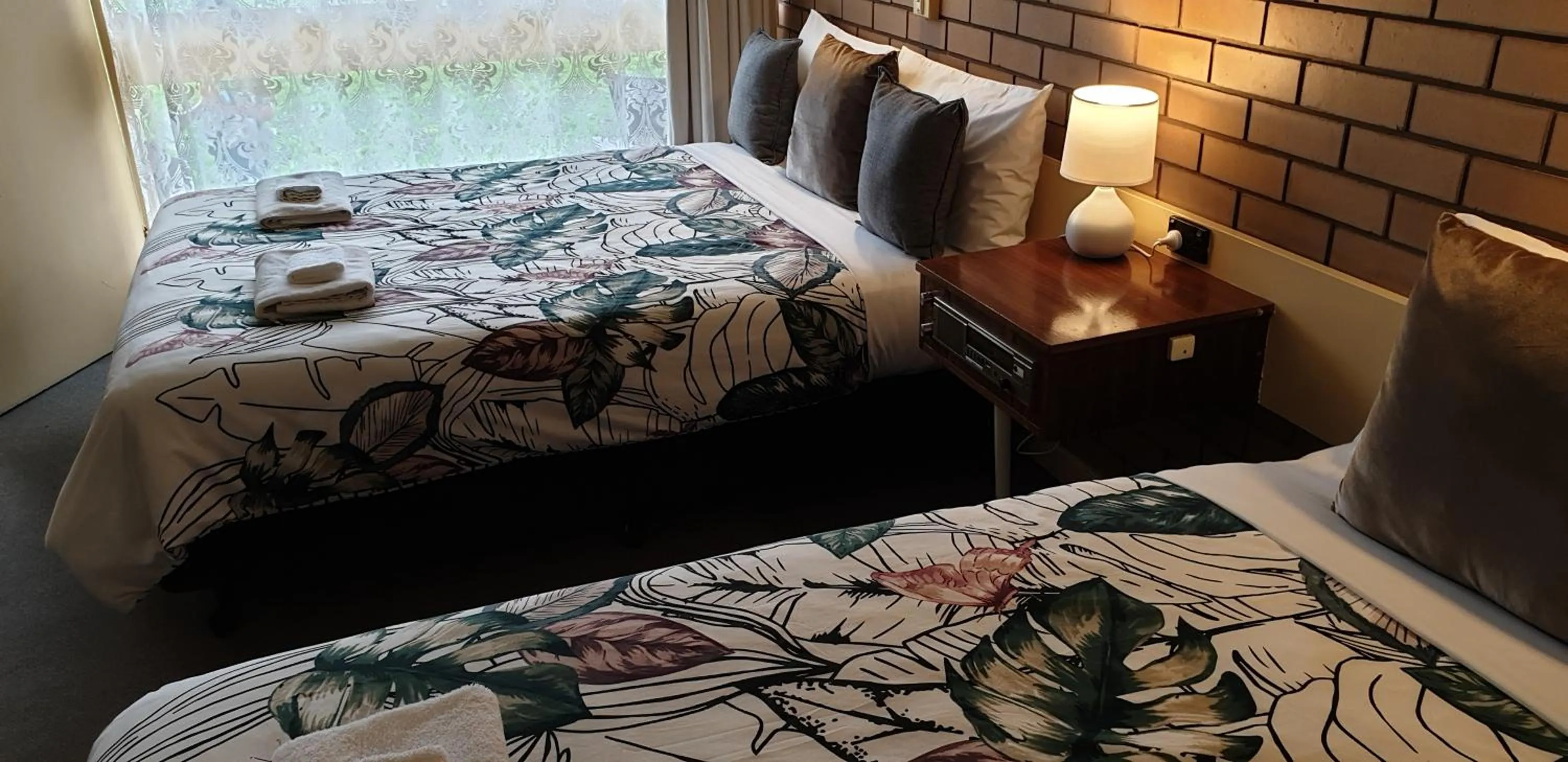 Bedroom, Bed in Sandpipers @ Millicent