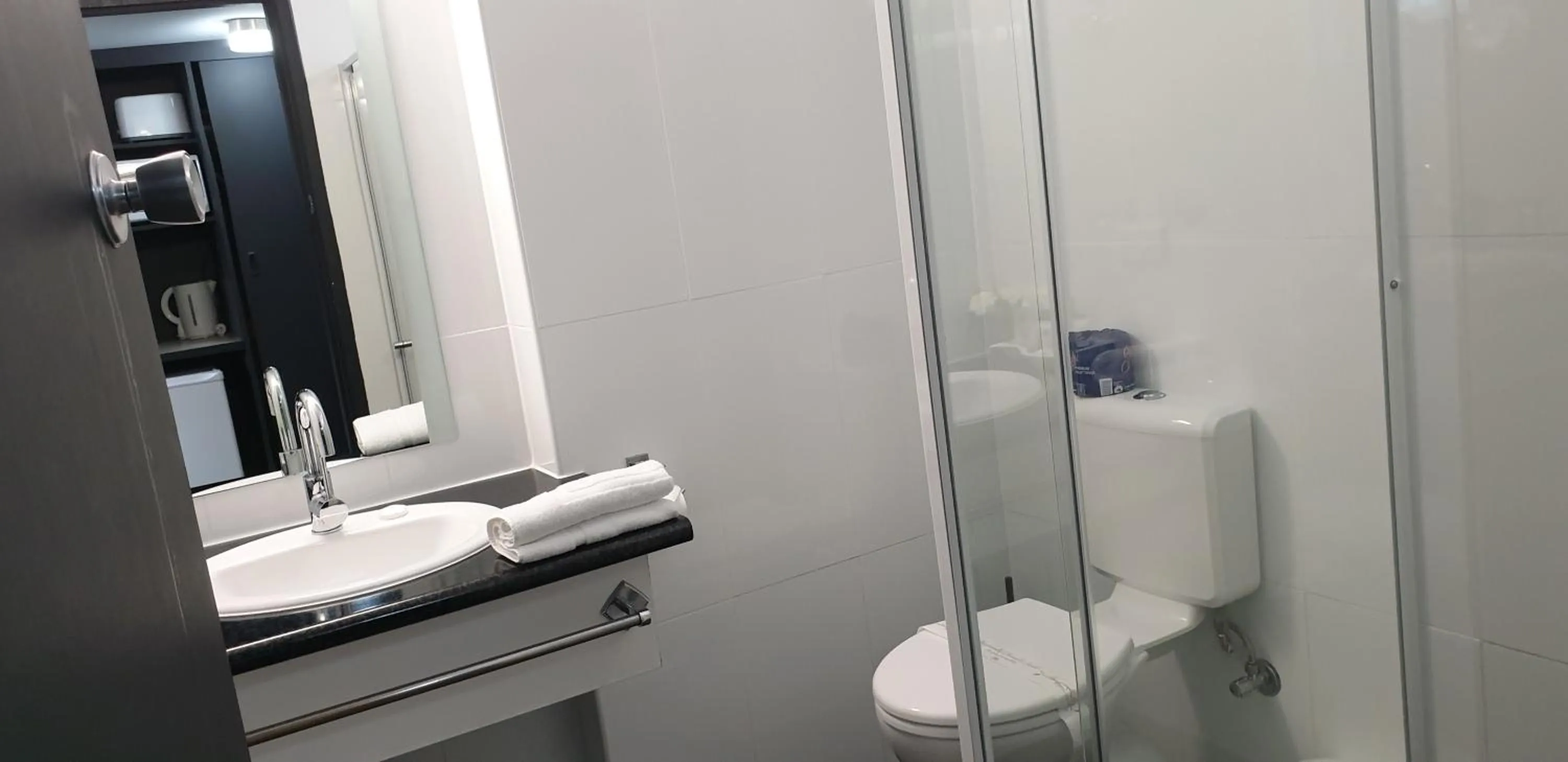 Bathroom in Sandpipers @ Millicent