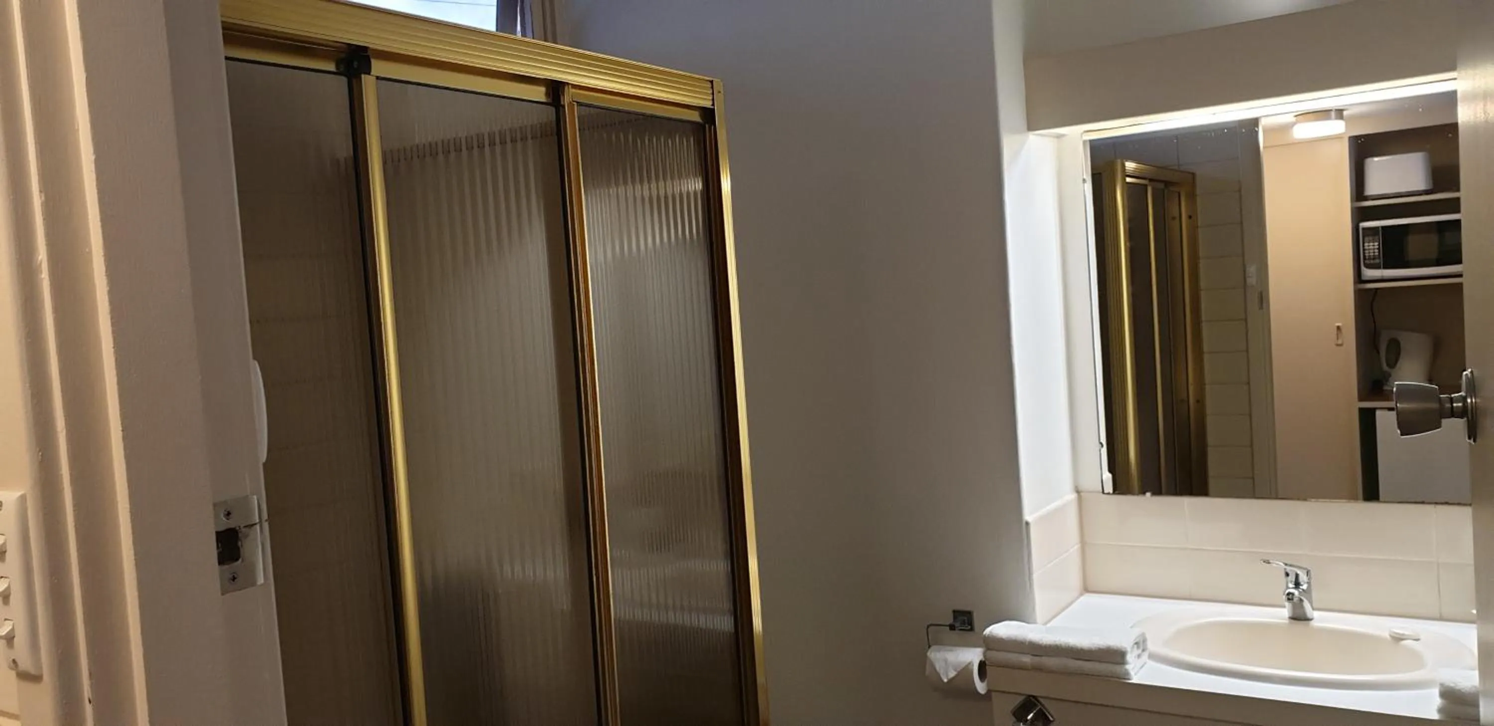 Bathroom in Sandpipers @ Millicent