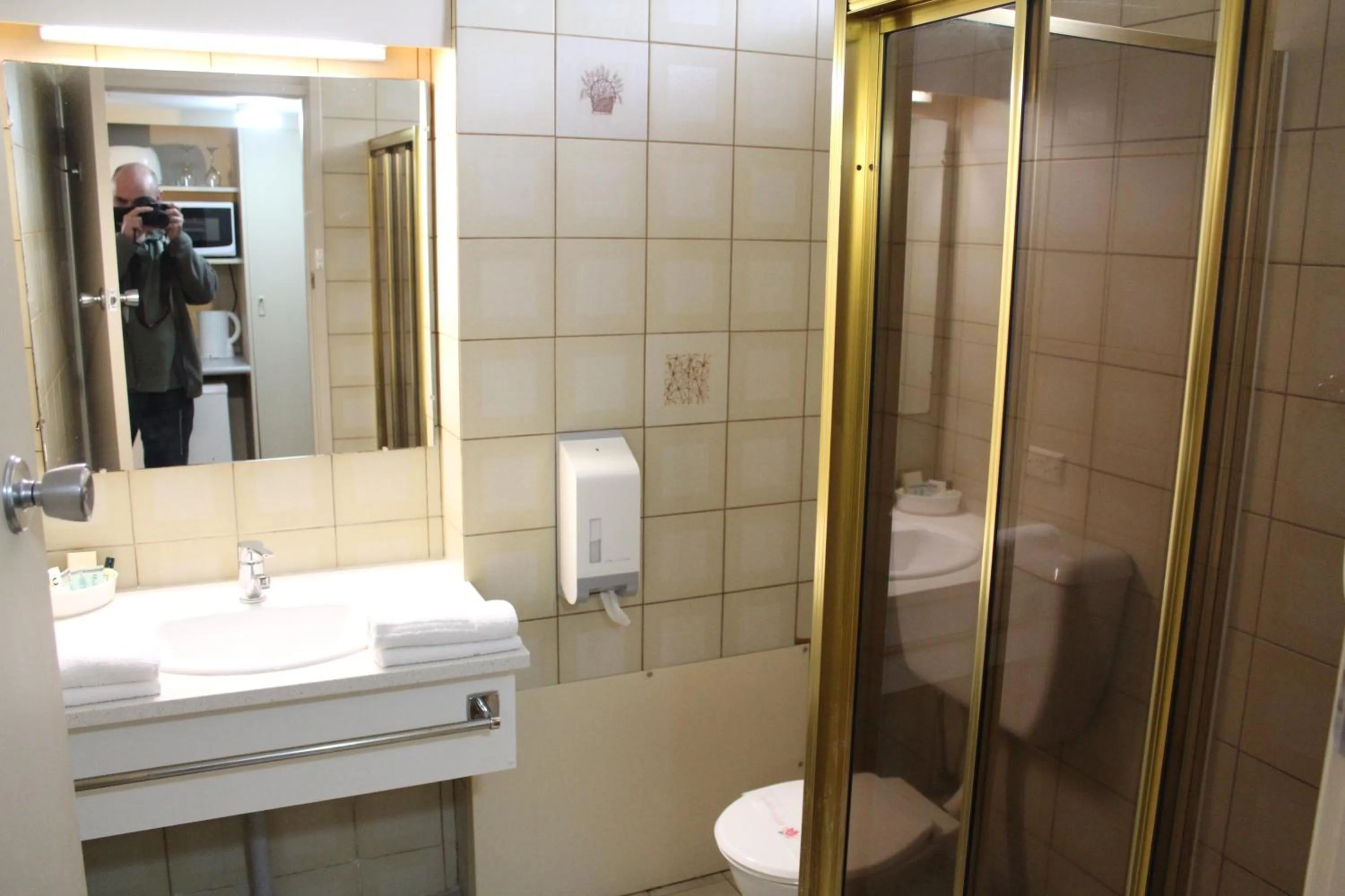 Bathroom in Sandpipers @ Millicent