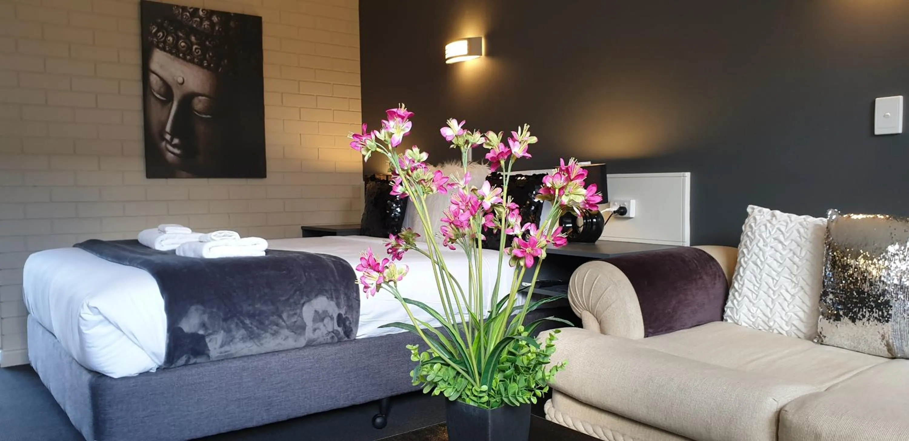 Bedroom, Bed in Sandpipers @ Millicent