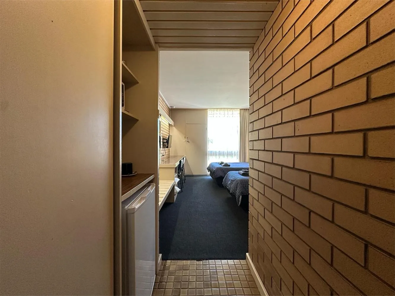 Photo of the whole room, Bed in Sandpipers @ Millicent