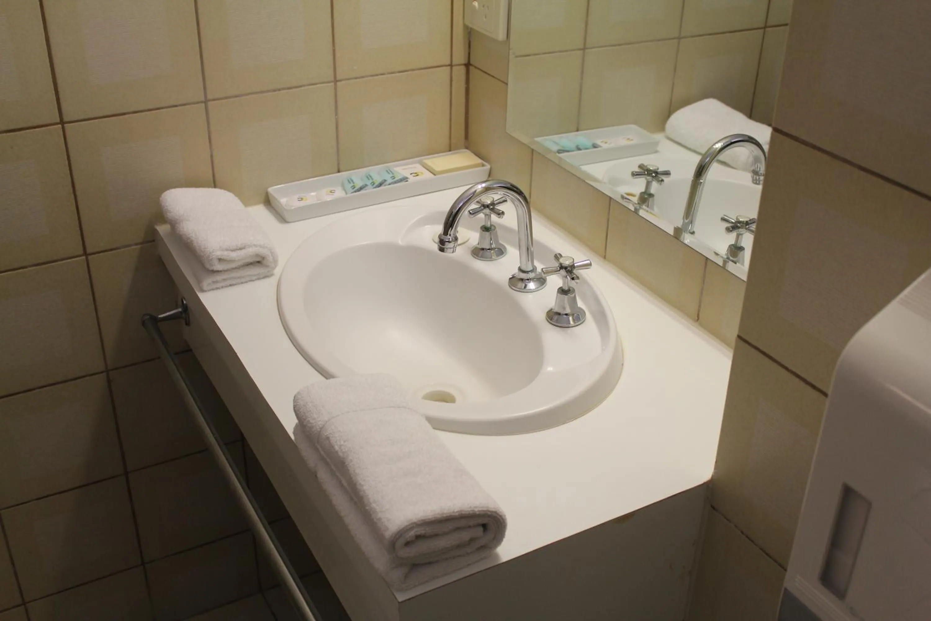 Bathroom in Sandpipers @ Millicent