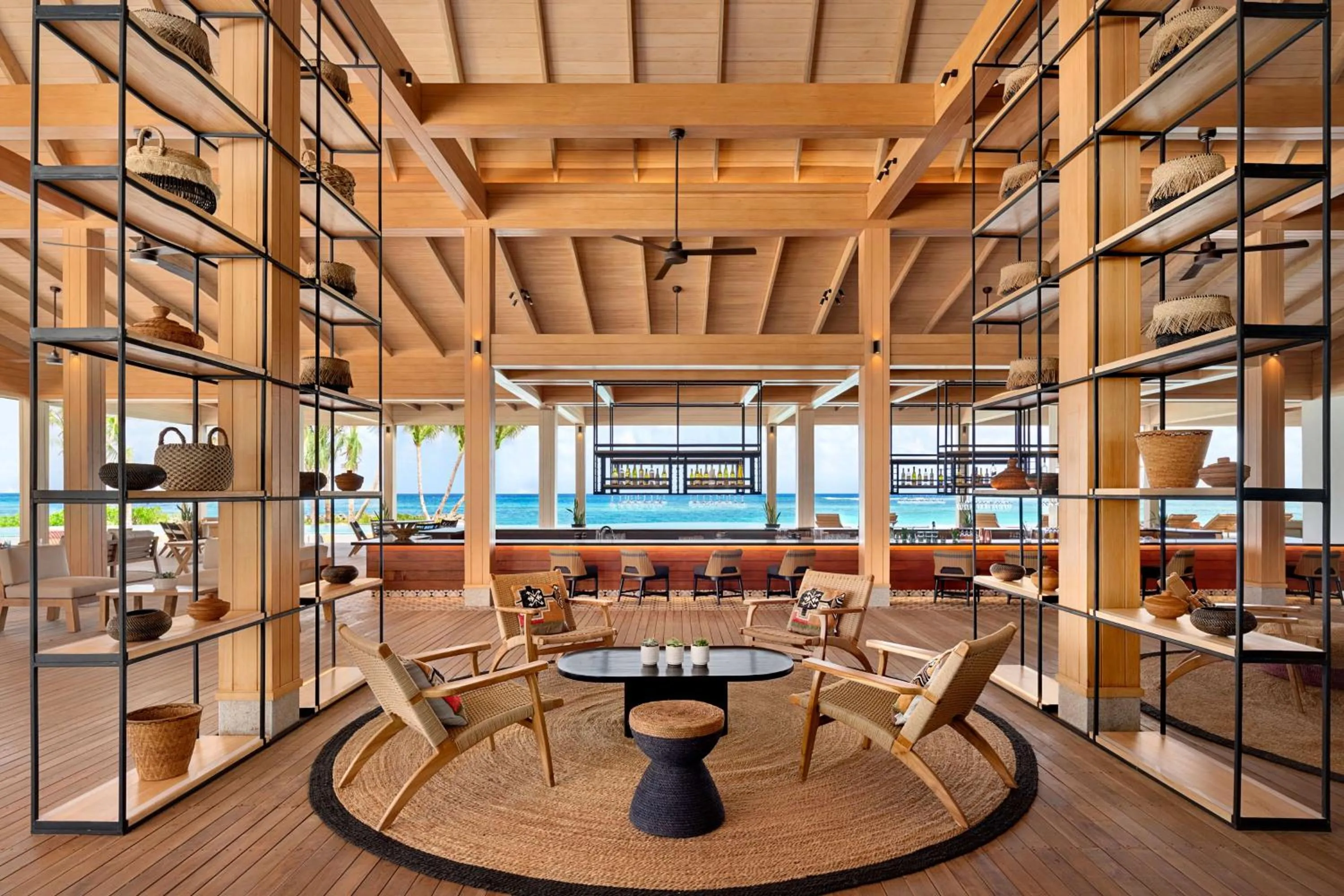 Lounge or bar in Hilton Maldives Amingiri Resort & Spa