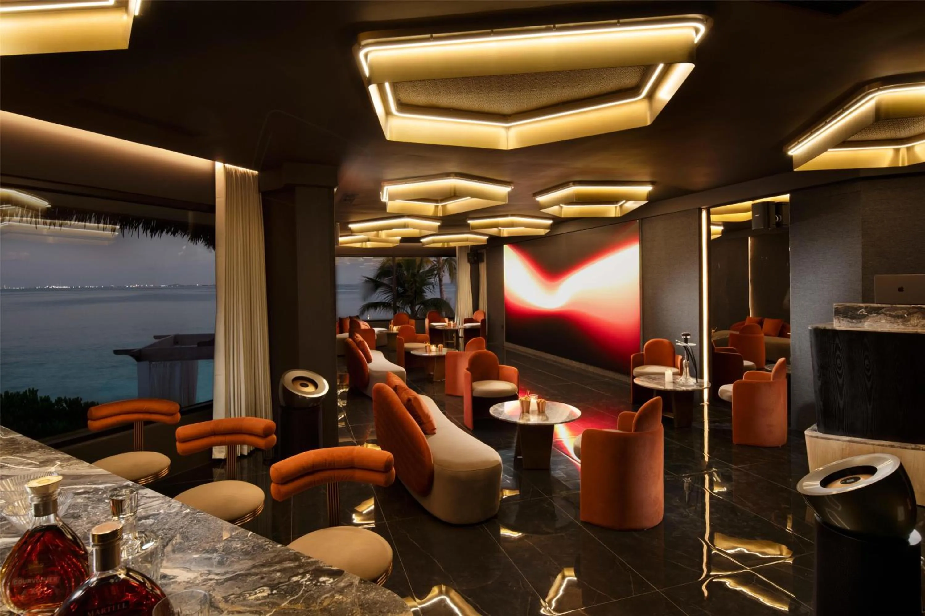 Lounge or bar in Hilton Maldives Amingiri Resort & Spa