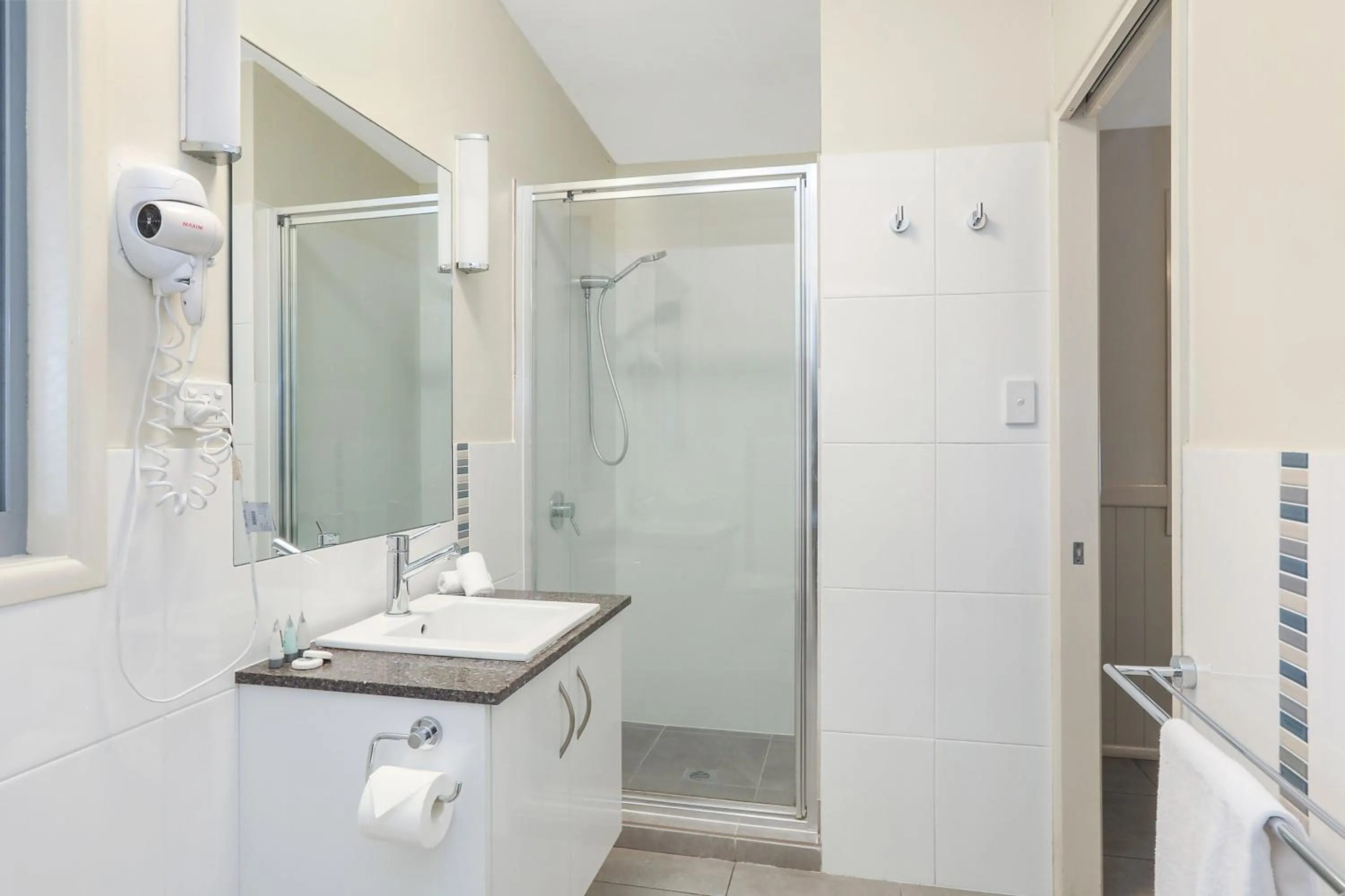 Bathroom in Reflections Byron Bay - Holiday Park