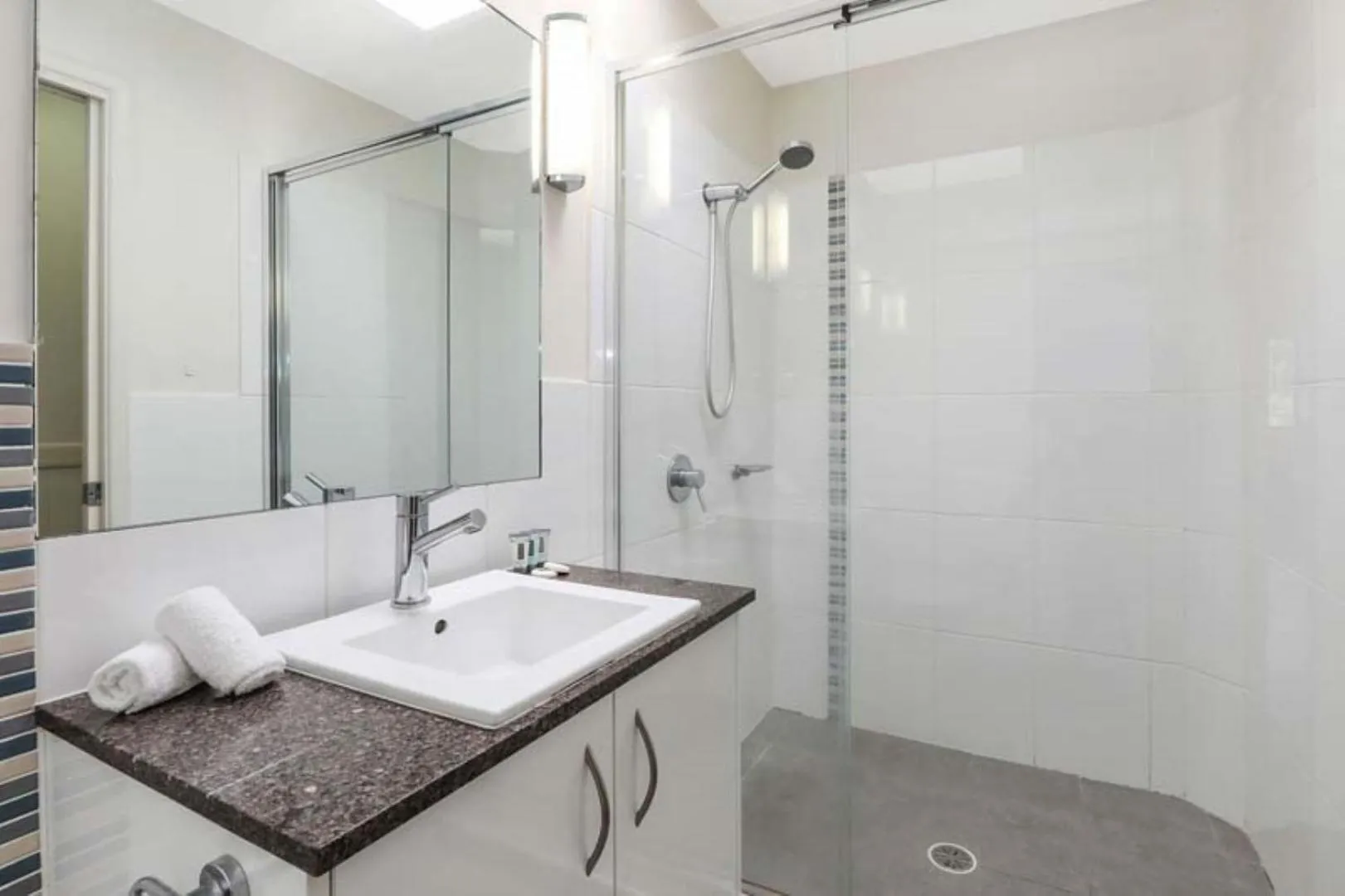 Bathroom in Reflections Byron Bay - Holiday Park