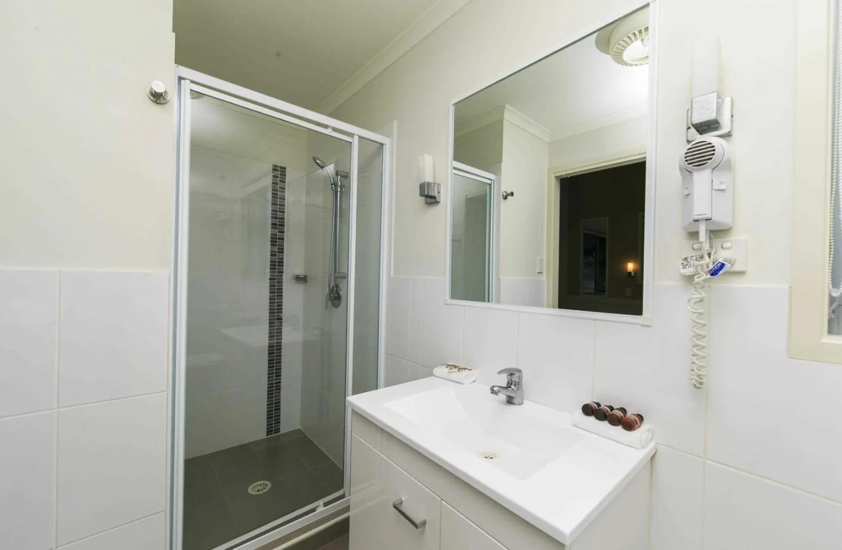 Bathroom in Reflections Byron Bay - Holiday Park