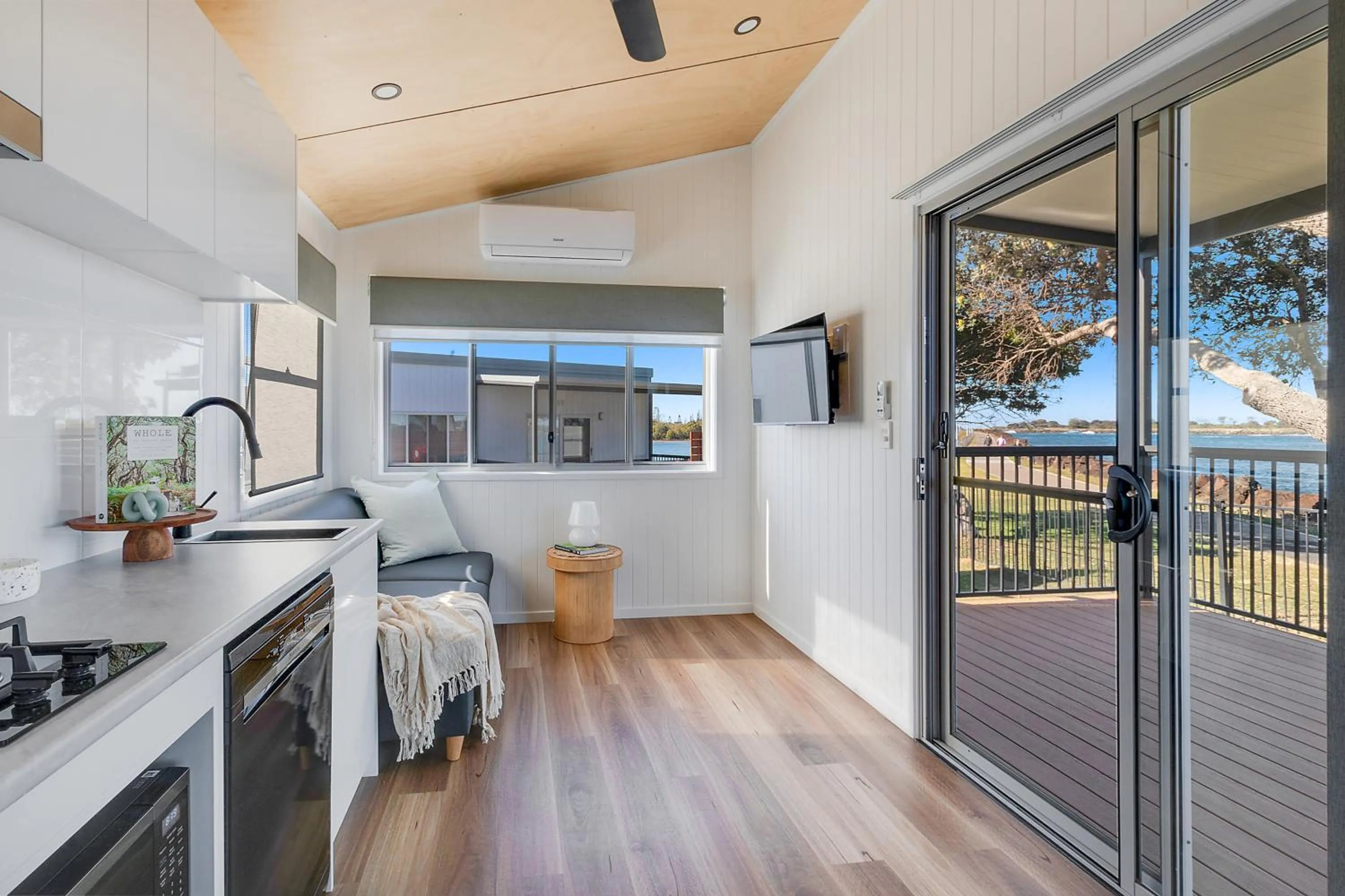 Kitchen or kitchenette in Reflections Shaws Bay - Holiday Park