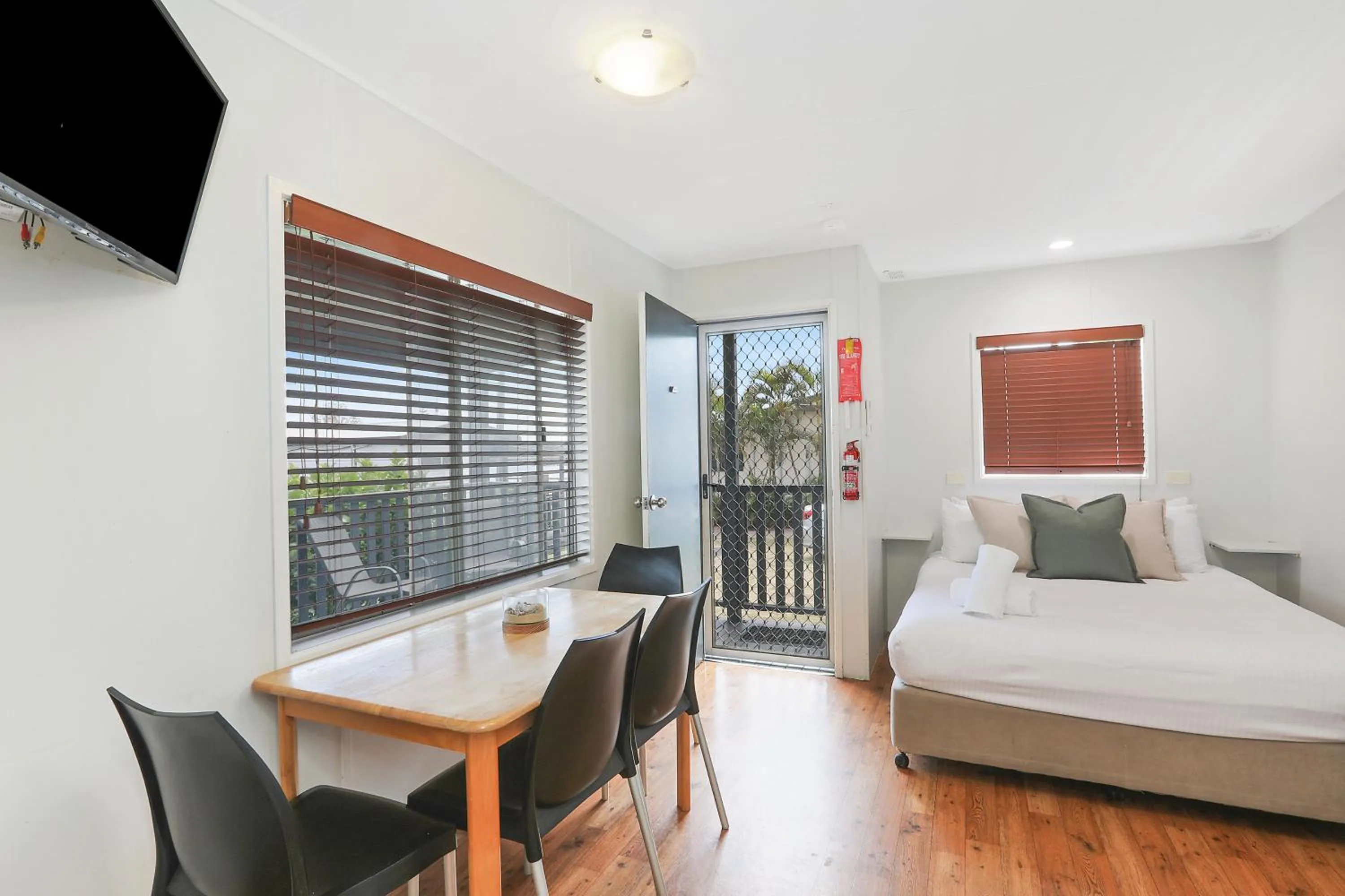 Photo of the whole room, Bed in Reflections Shaws Bay - Holiday Park