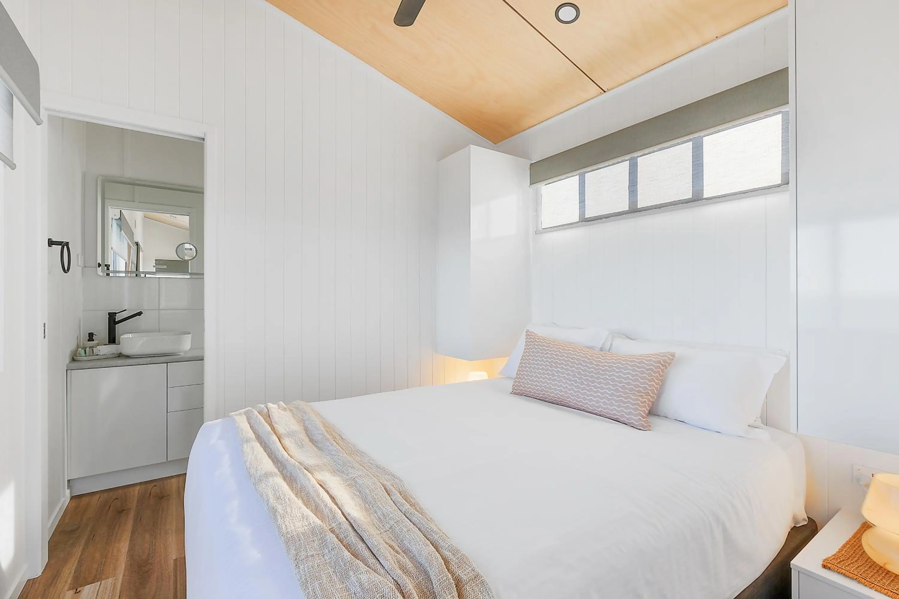 Bedroom, Bed in Reflections Shaws Bay - Holiday Park