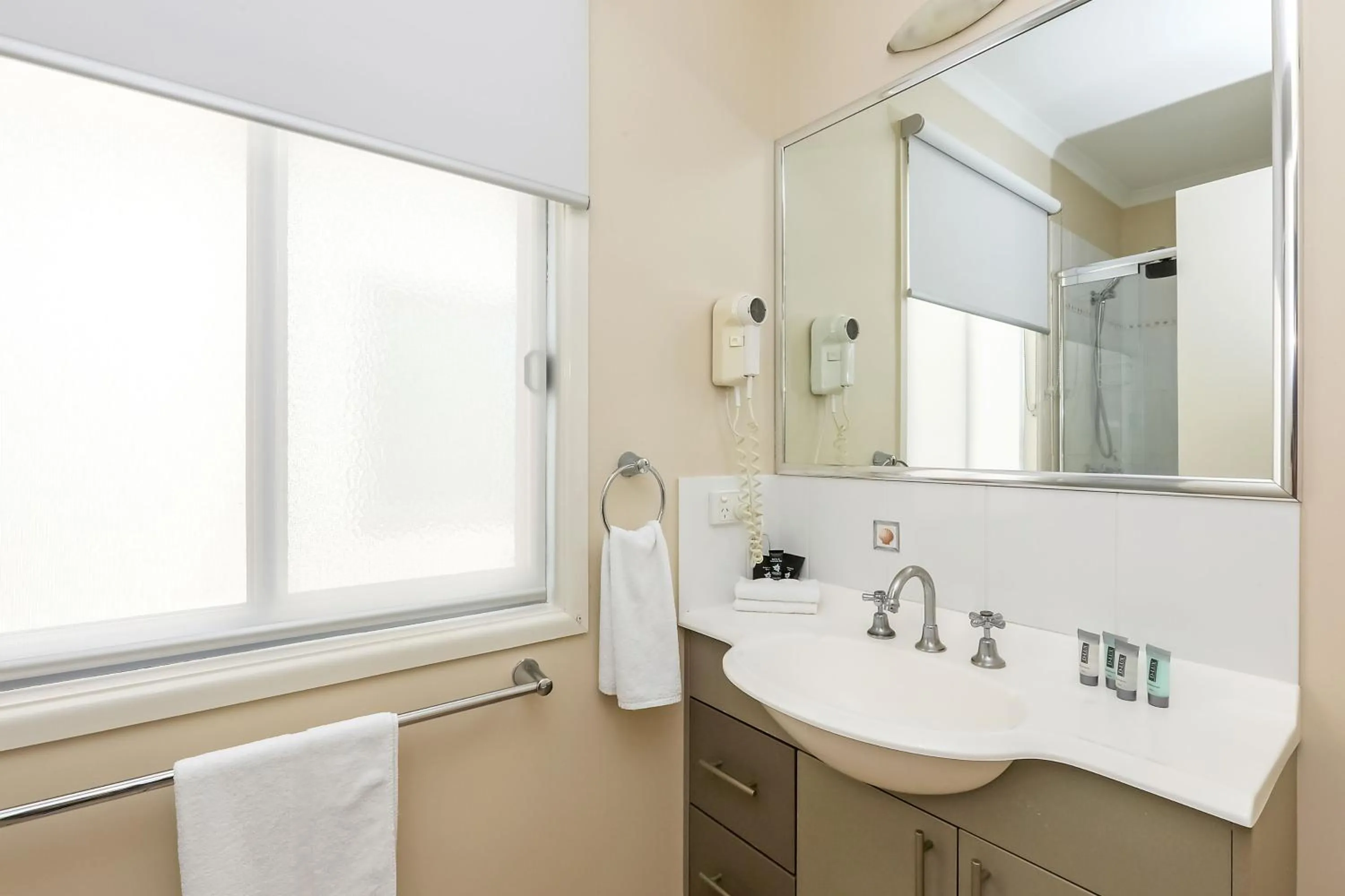 Bathroom in Reflections Shaws Bay - Holiday Park