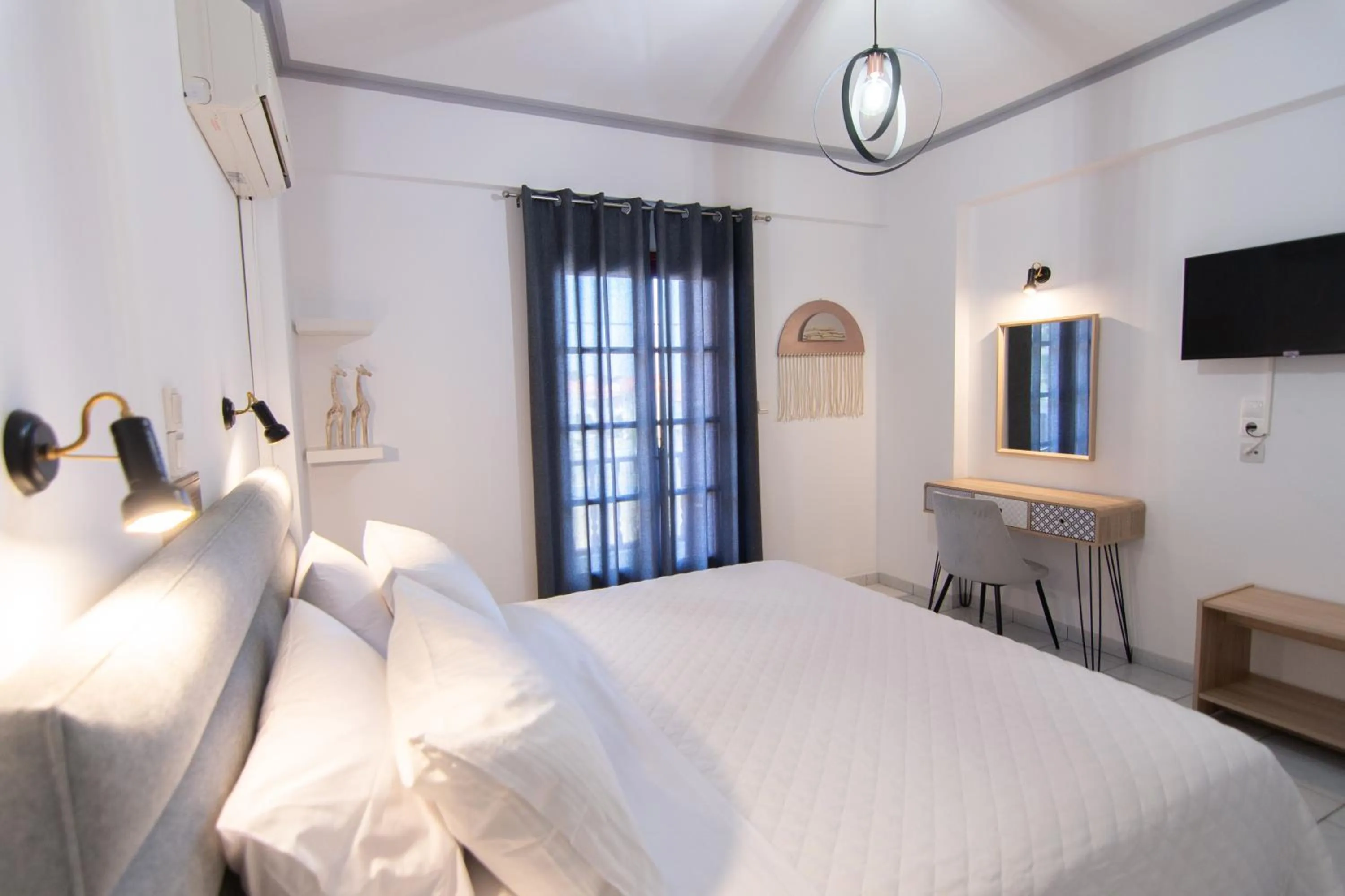 Photo of the whole room, Bed in Iro's Residence